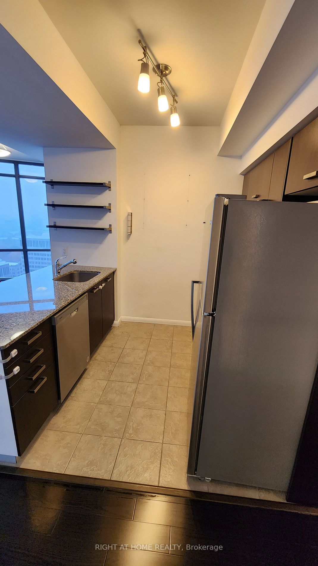 832 Bay St, unit 2703 for rent