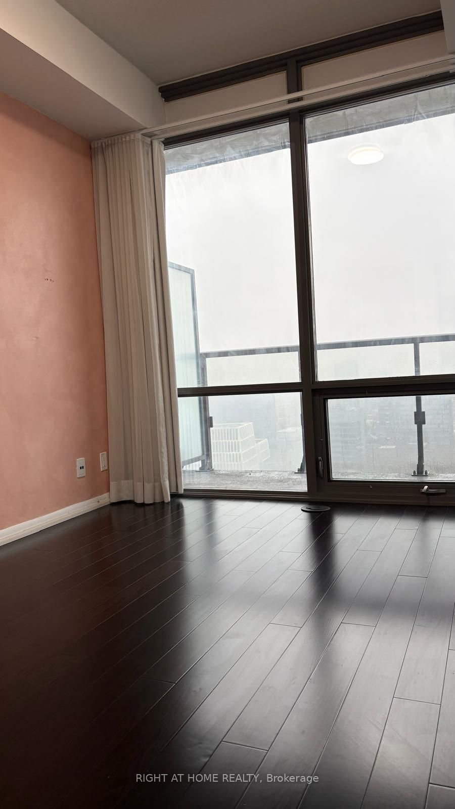 832 Bay St, unit 2703 for rent