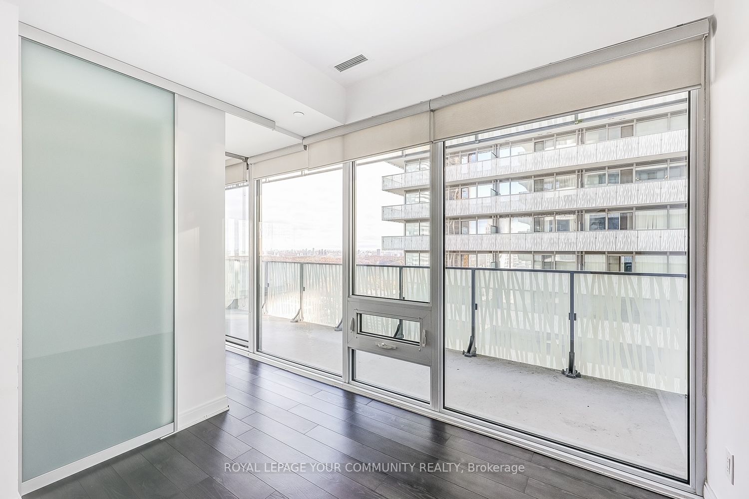 42 Charles St E, unit 4208 for rent