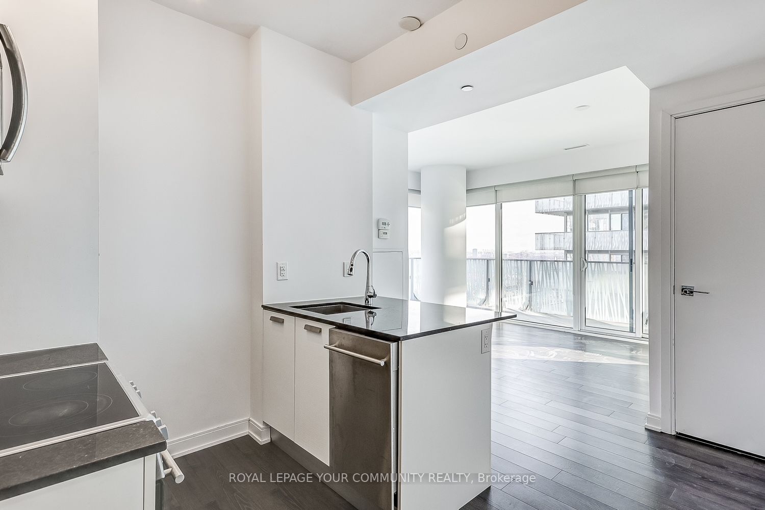 42 Charles St E, unit 4208 for rent