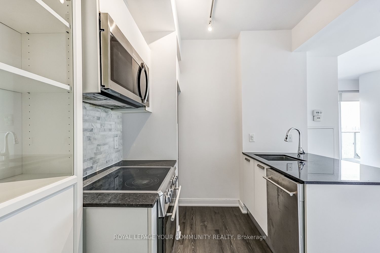 42 Charles St E, unit 4208 for rent