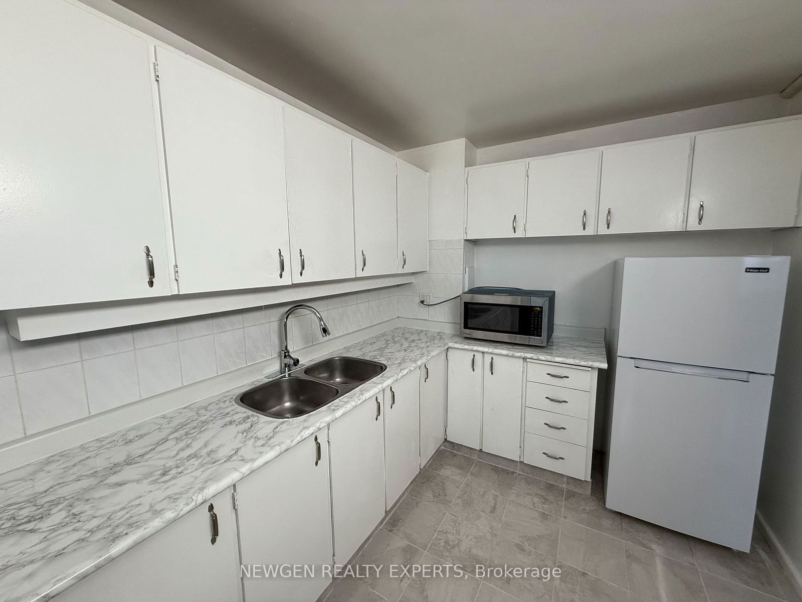 715 Don Mills Rd, unit 1005 for rent