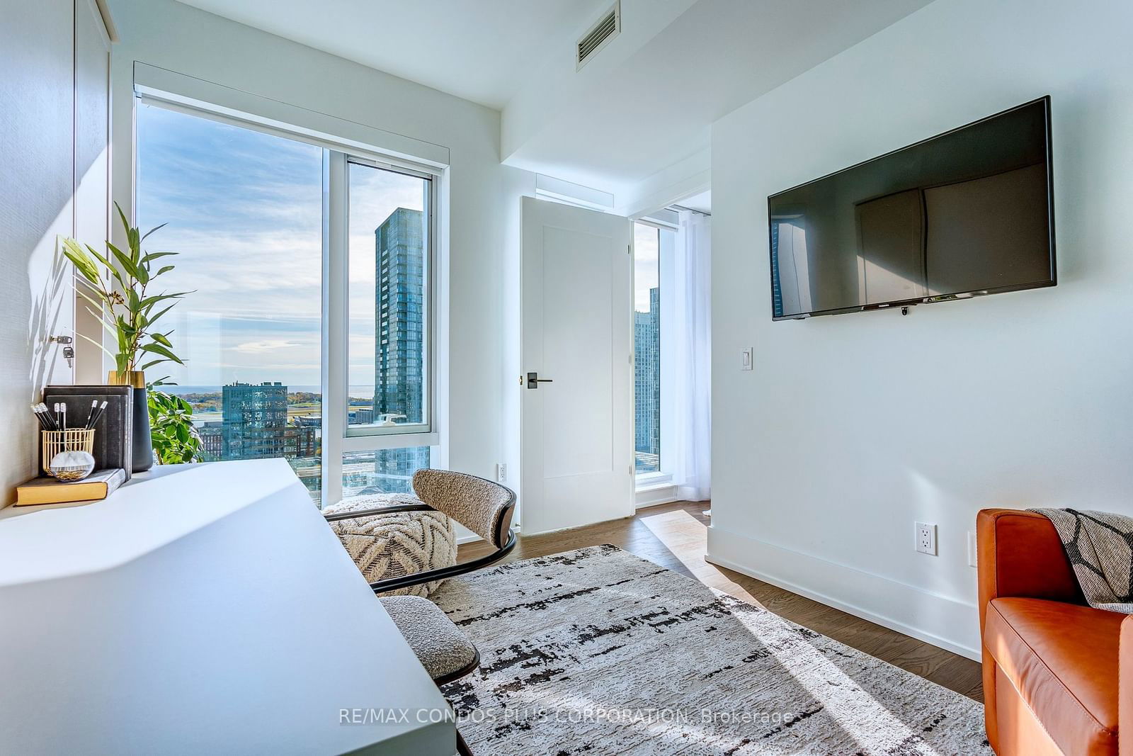 480 Front St W, unit 1715 for sale