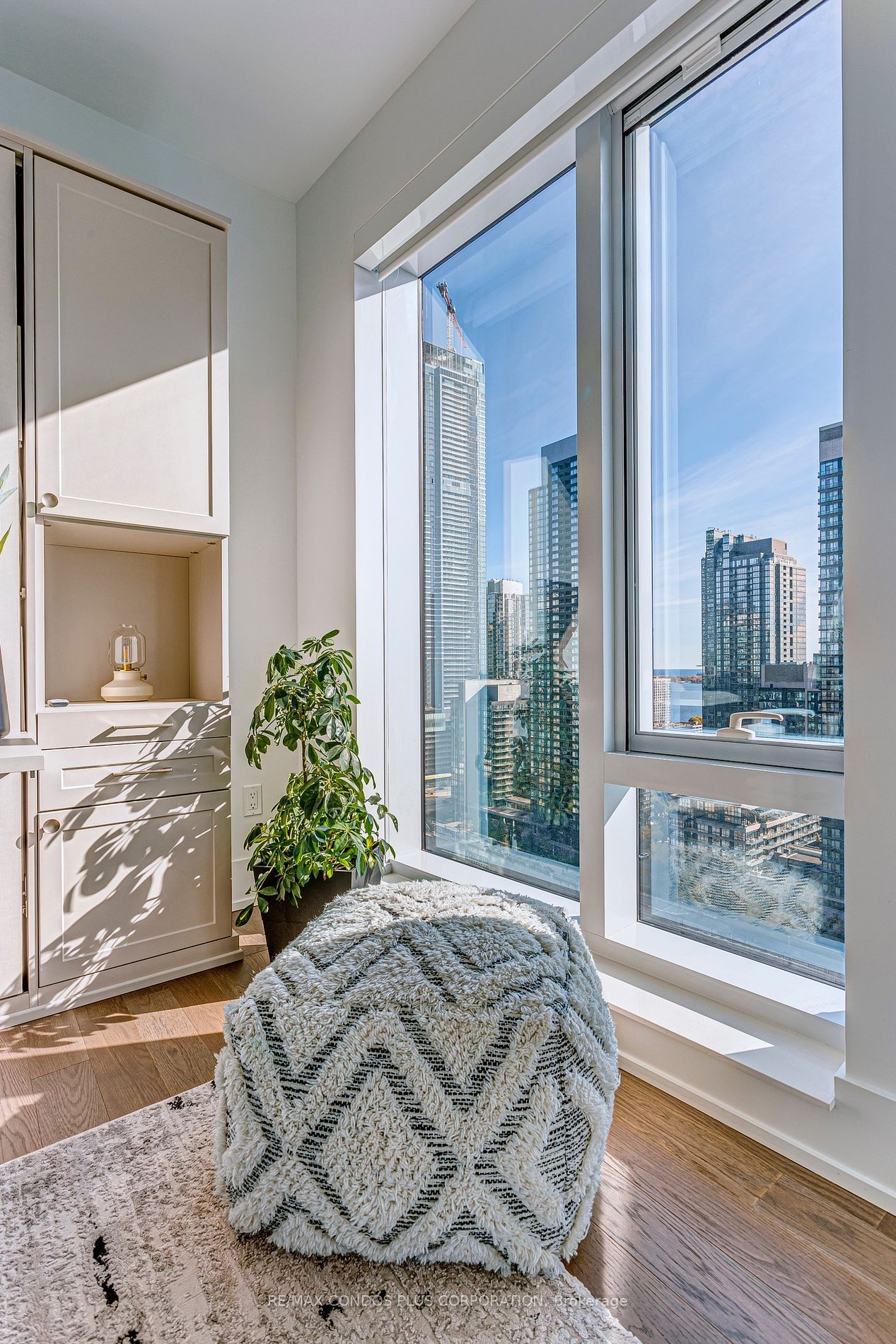 480 Front St W, unit 1715 for sale