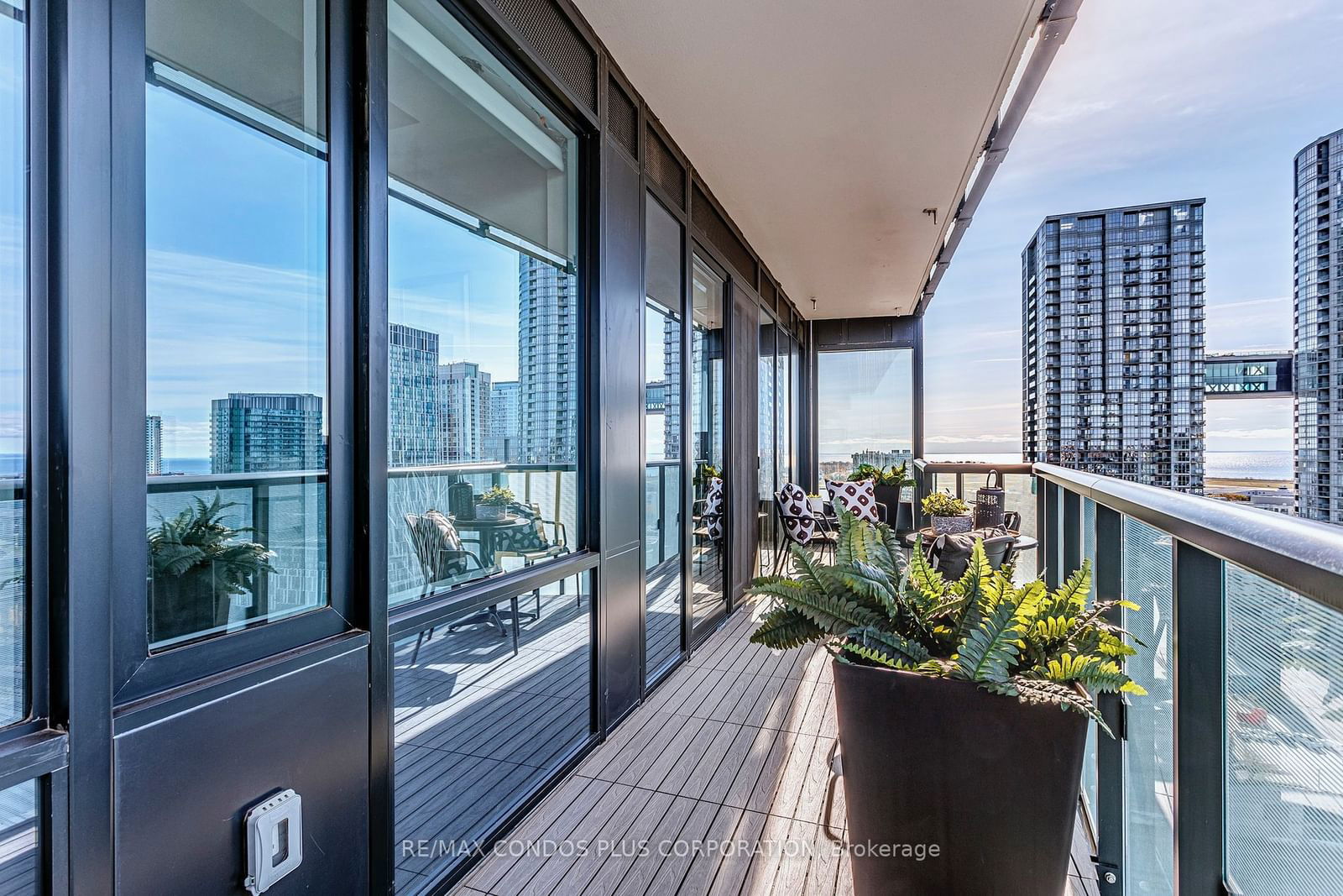 480 Front St W, unit 1715 for sale