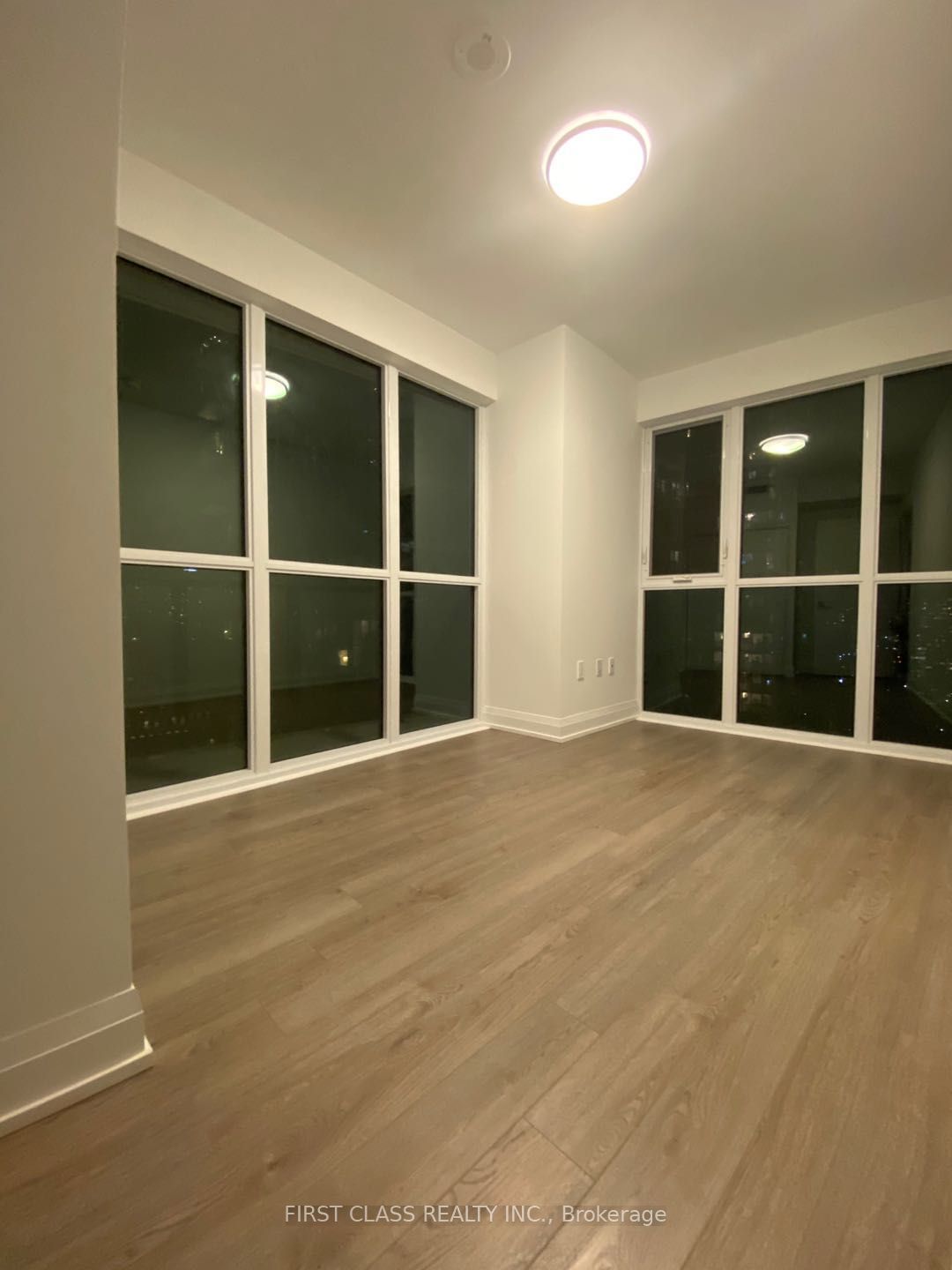 77 Mutual St, unit 1809 for rent