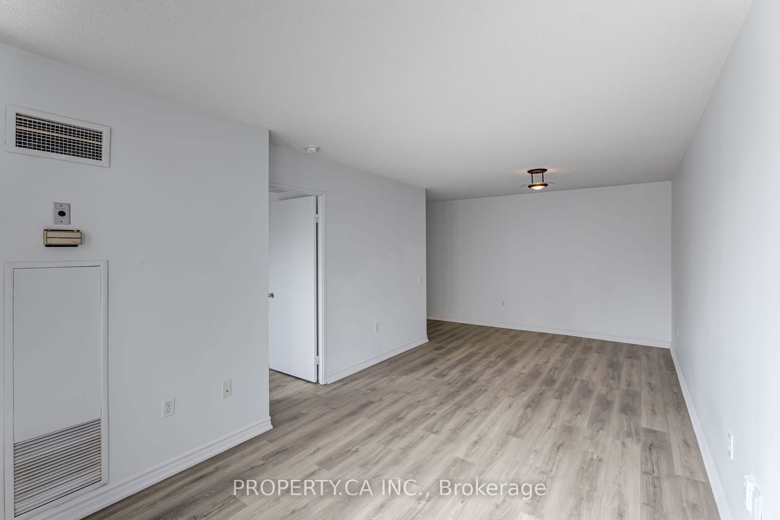 21 Overlea Blvd, unit 201 for rent