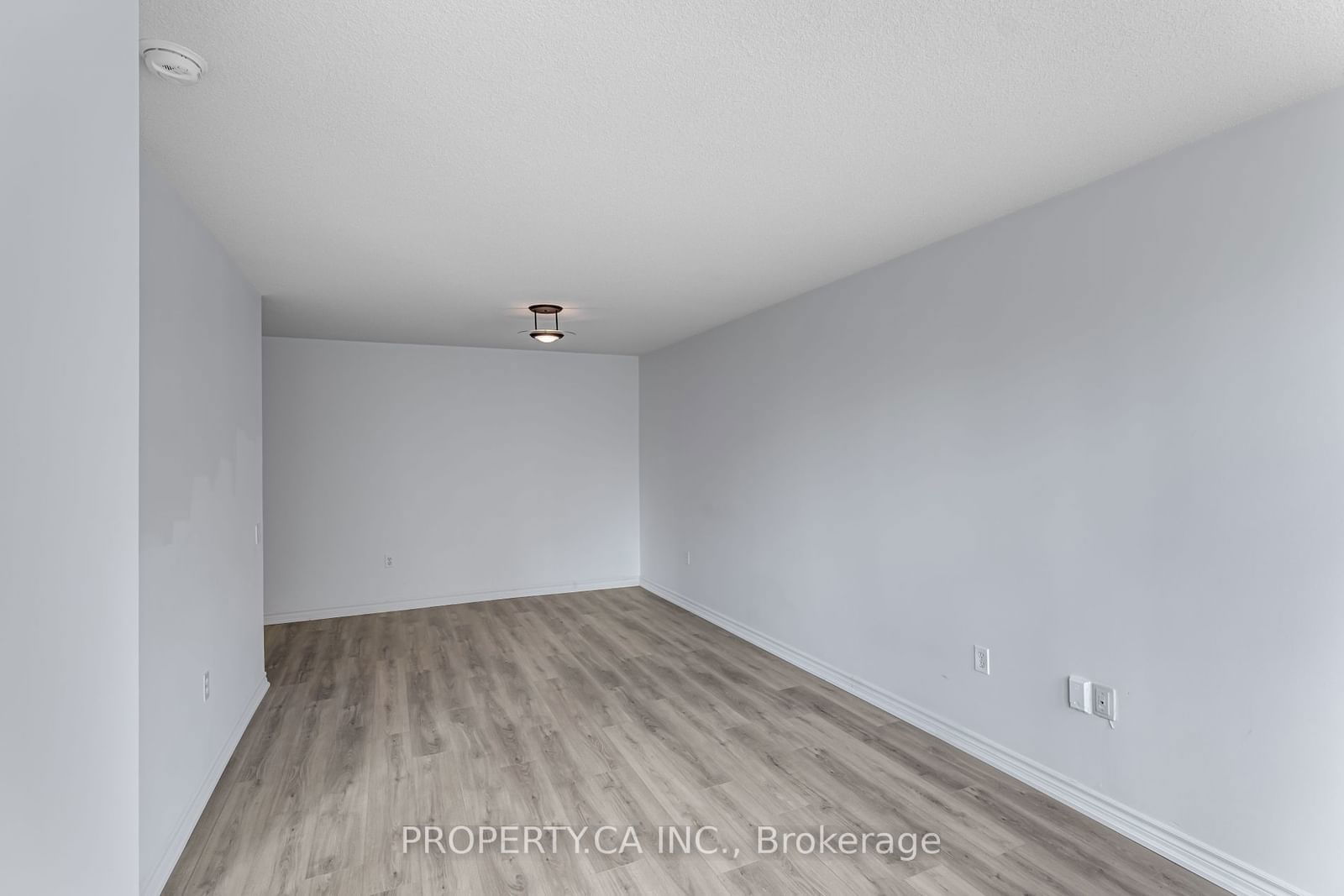 21 Overlea Blvd, unit 201 for rent