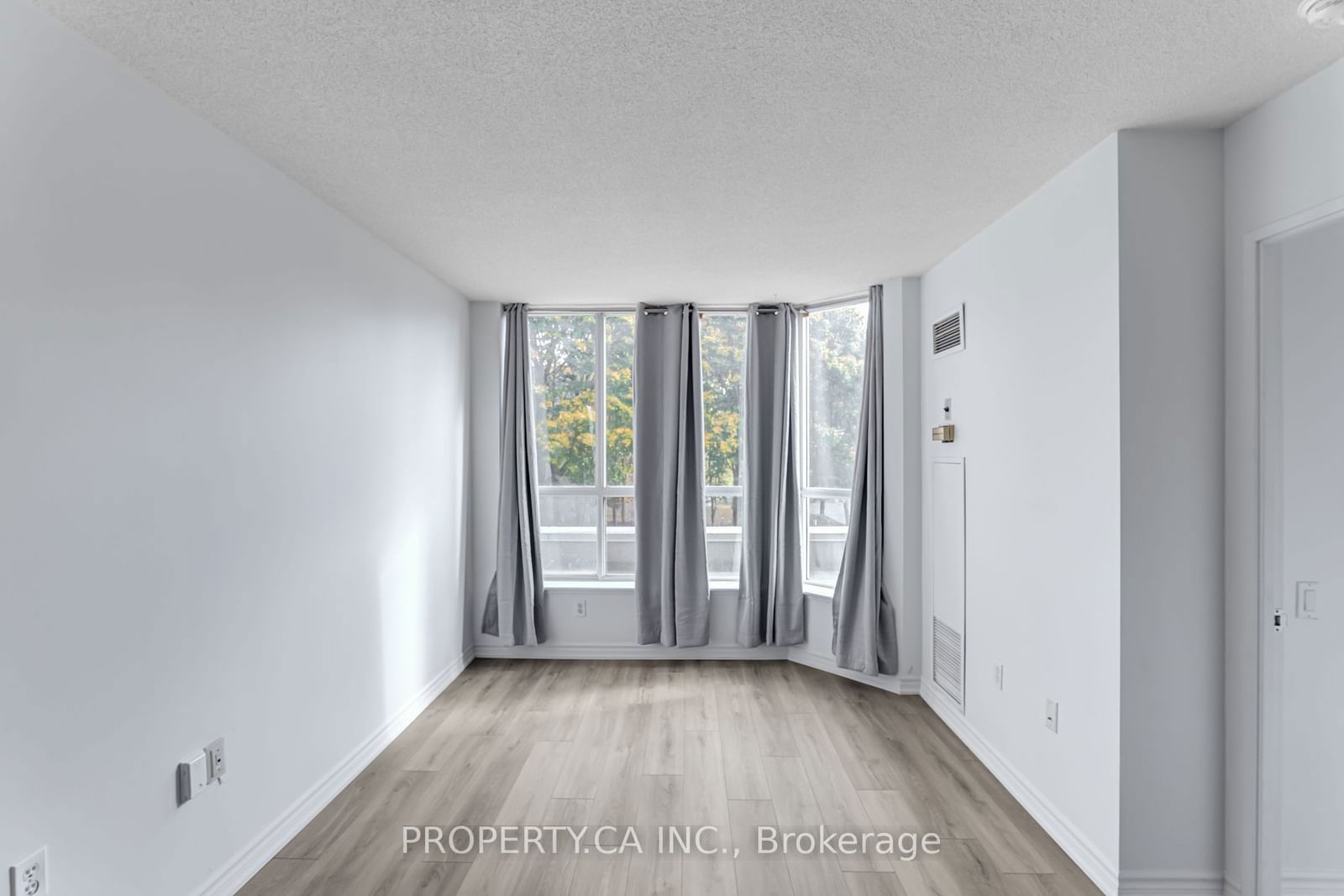 21 Overlea Blvd, unit 201 for rent