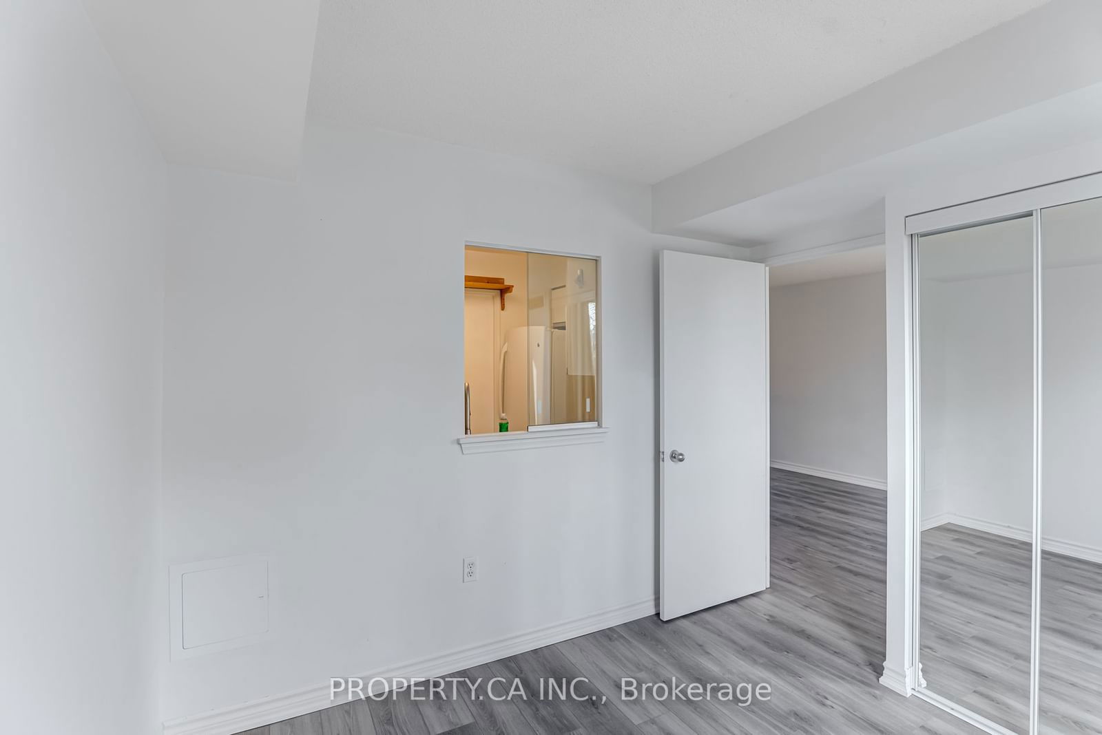 21 Overlea Blvd, unit 201 for rent