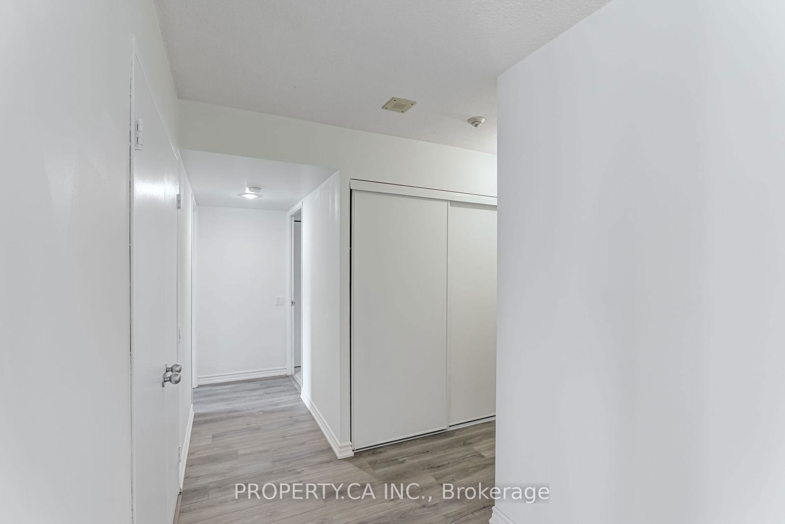 21 Overlea Blvd, unit 201 for rent