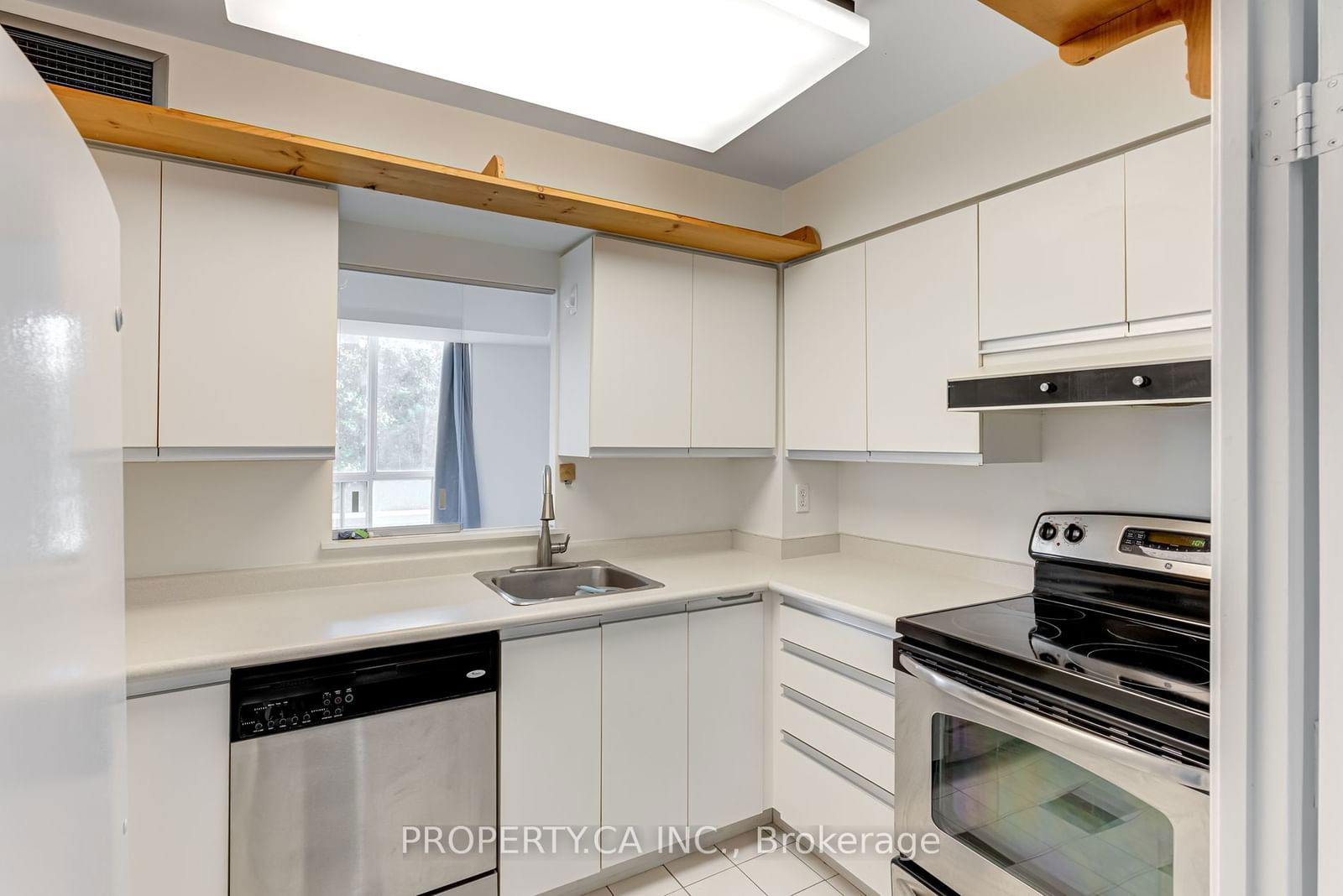 21 Overlea Blvd, unit 201 for rent