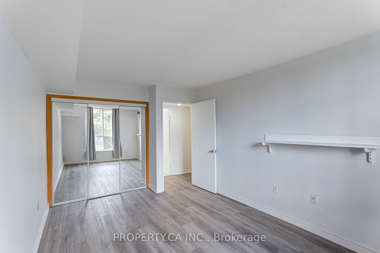 21 Overlea Blvd, unit 201 for rent