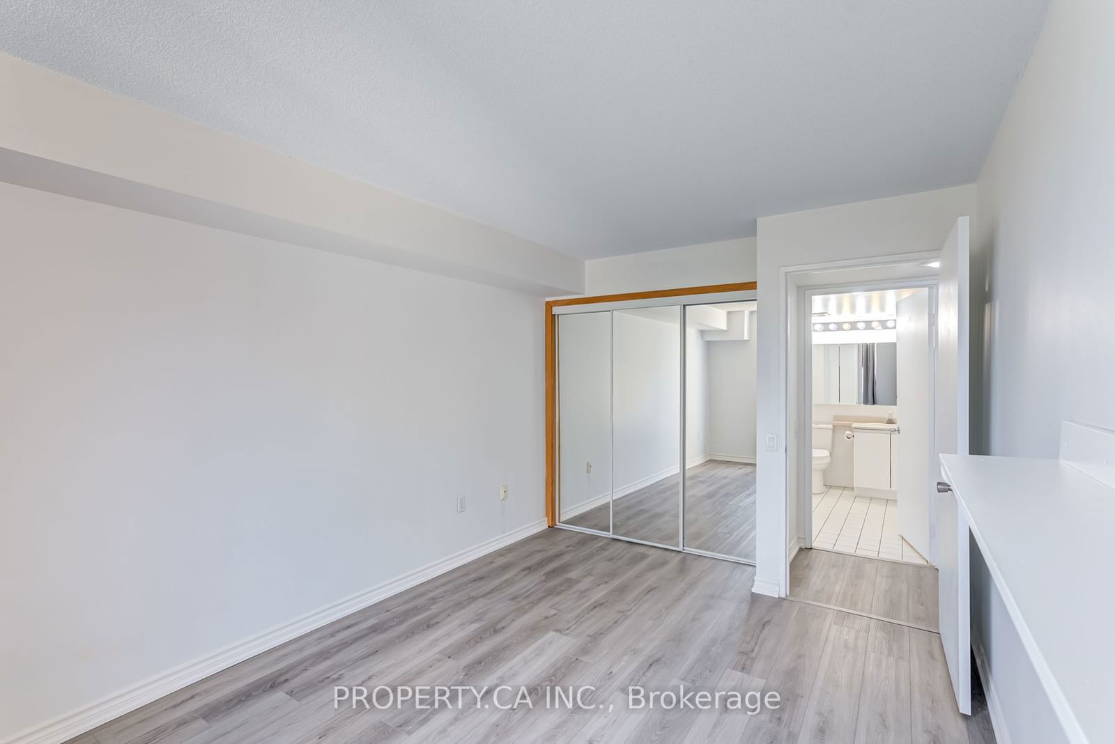 21 Overlea Blvd, unit 201 for rent