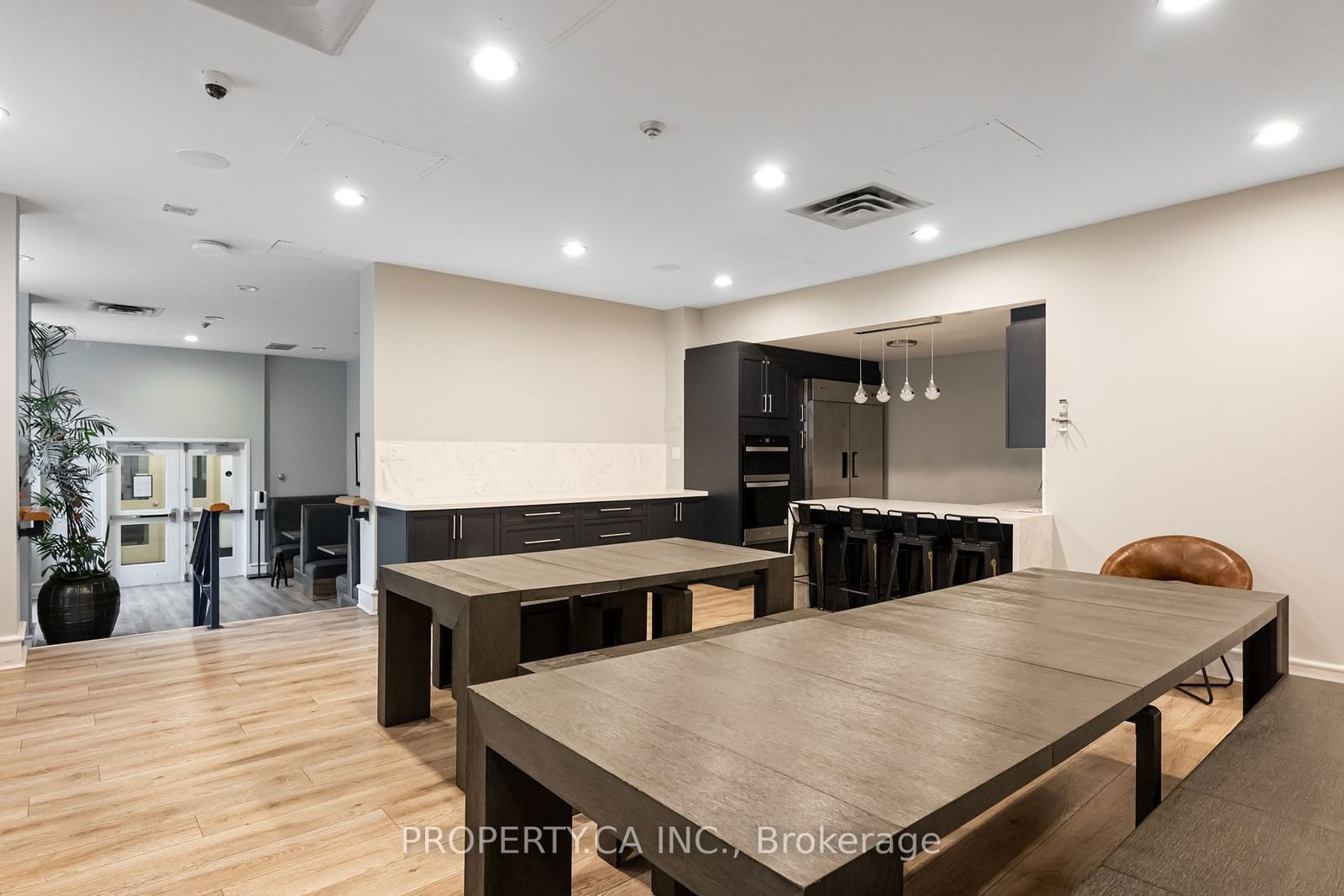 21 Overlea Blvd, unit 201 for rent