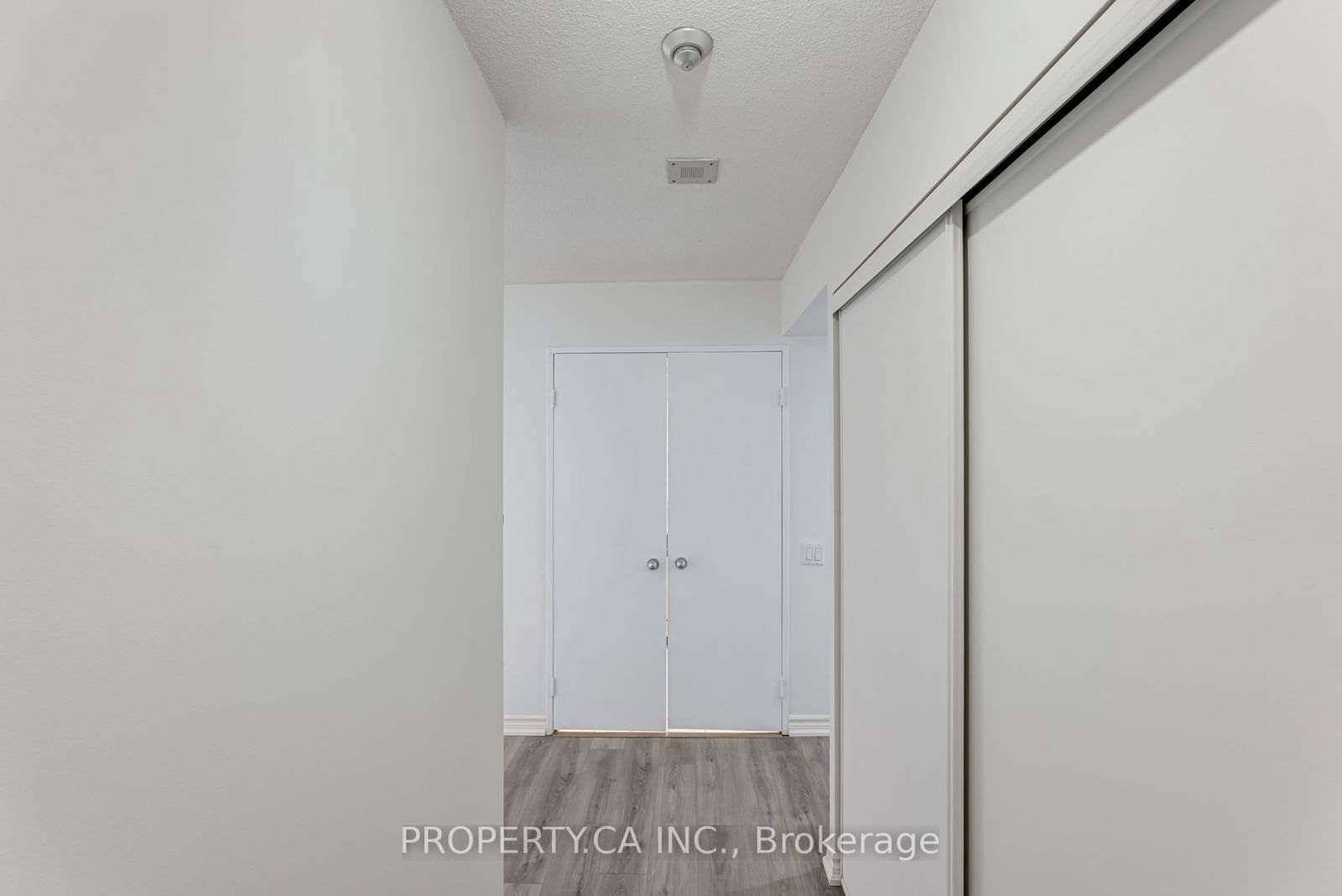 21 Overlea Blvd, unit 201 for rent