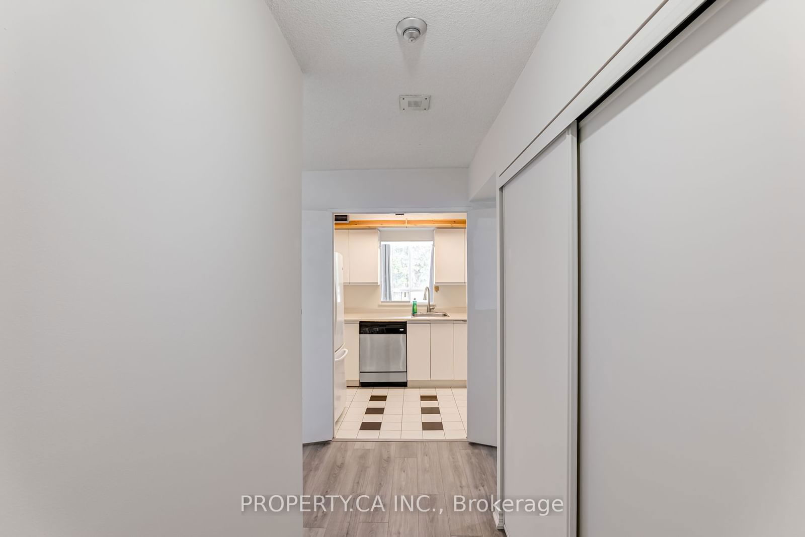 21 Overlea Blvd, unit 201 for rent