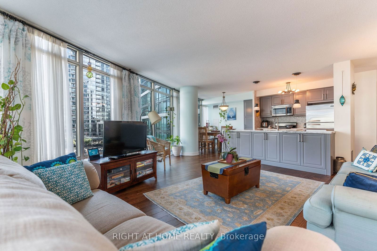 81 Navy Wharf Crt, unit 515 for rent