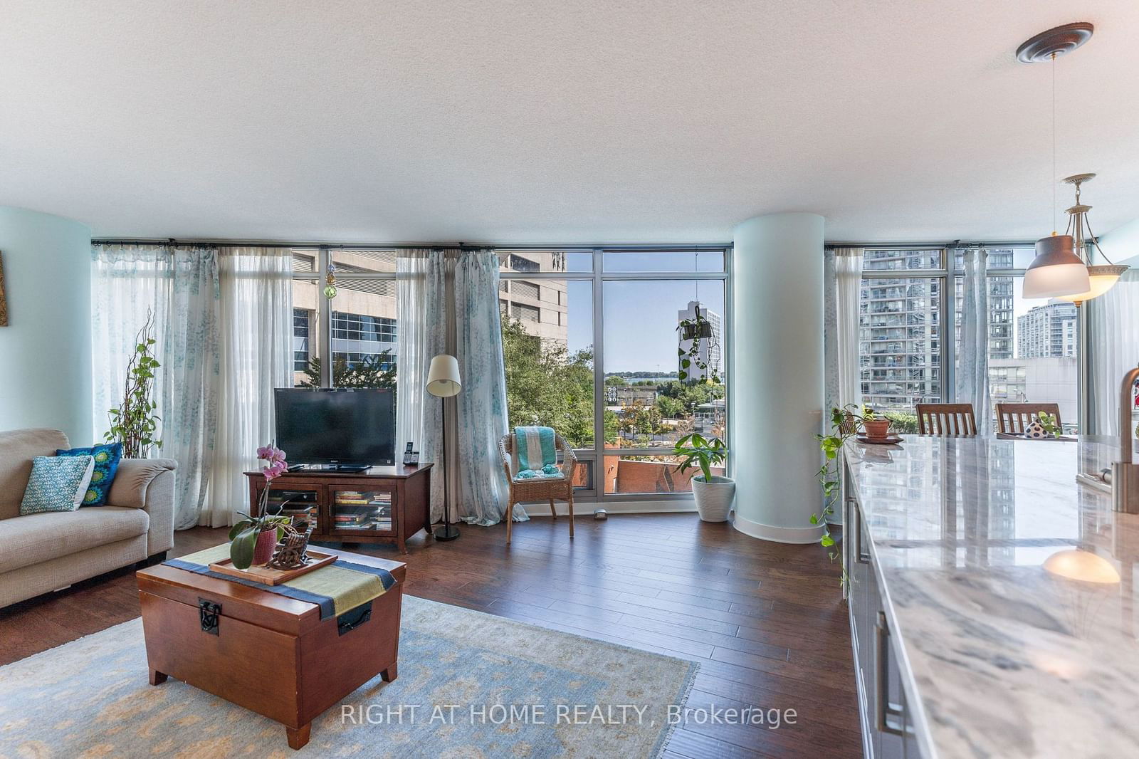 81 Navy Wharf Crt, unit 515 for rent