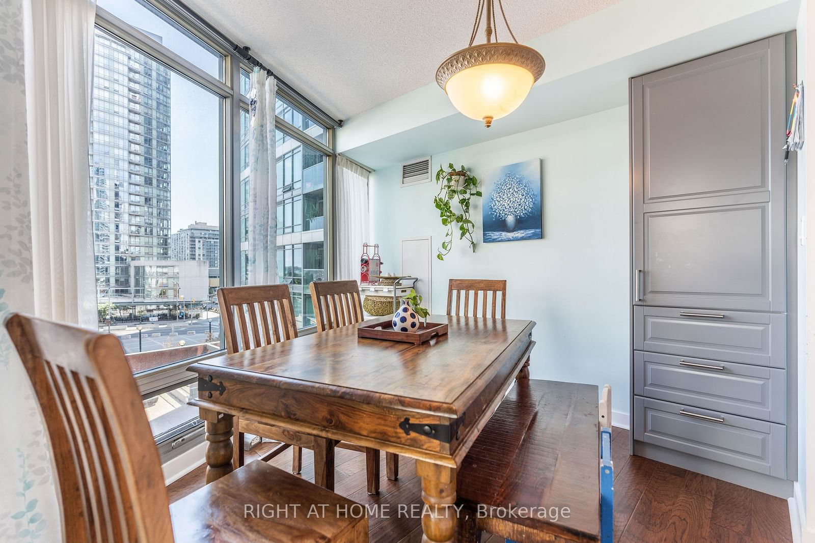 81 Navy Wharf Crt, unit 515 for rent