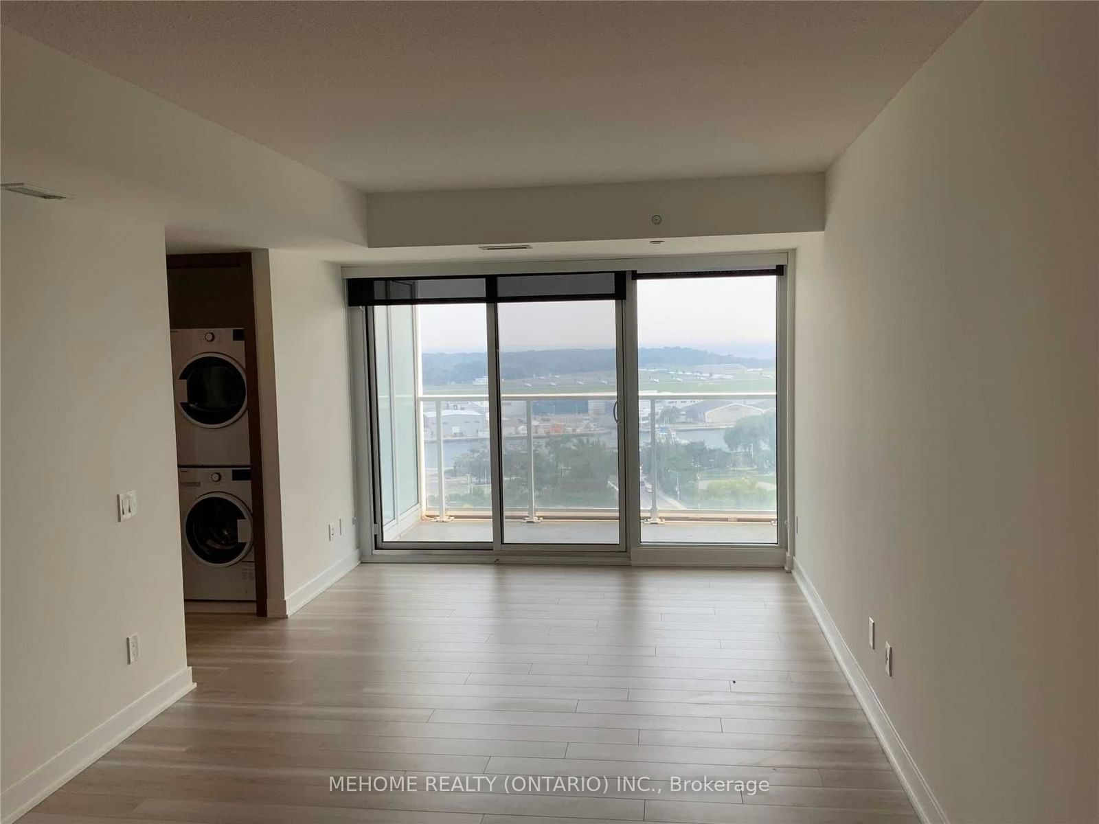 17 Bathurst St, unit 1515 for rent