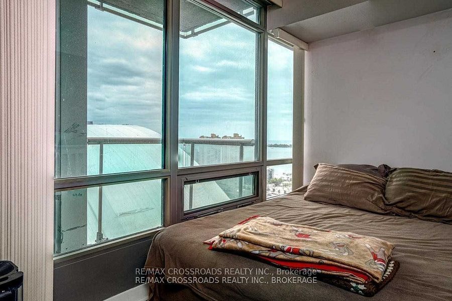 81 Navy Wharf Crt, unit 3316 for rent