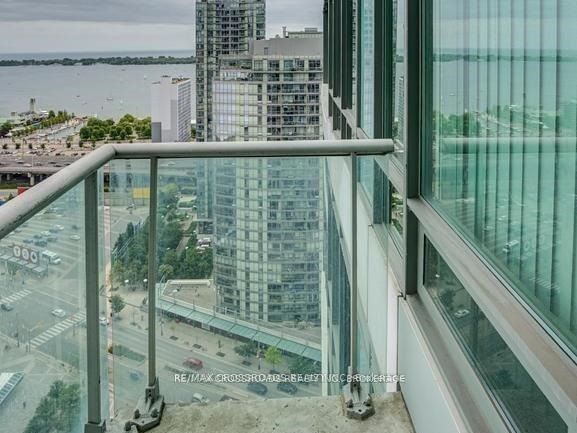 81 Navy Wharf Crt, unit 3316 for rent