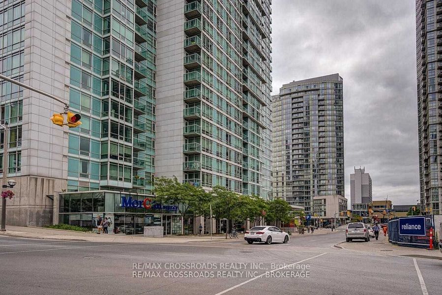 81 Navy Wharf Crt, unit 3316 for rent