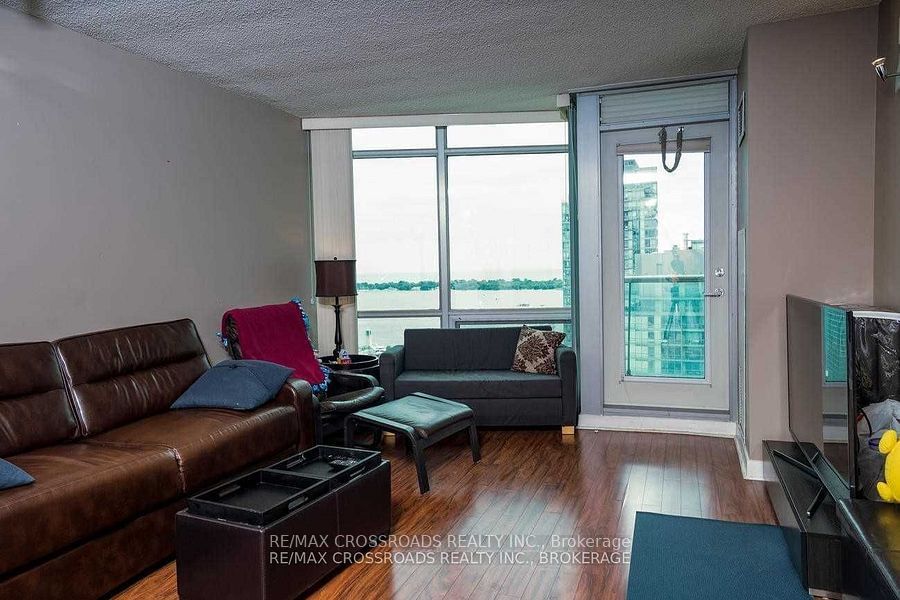 81 Navy Wharf Crt, unit 3316 for rent