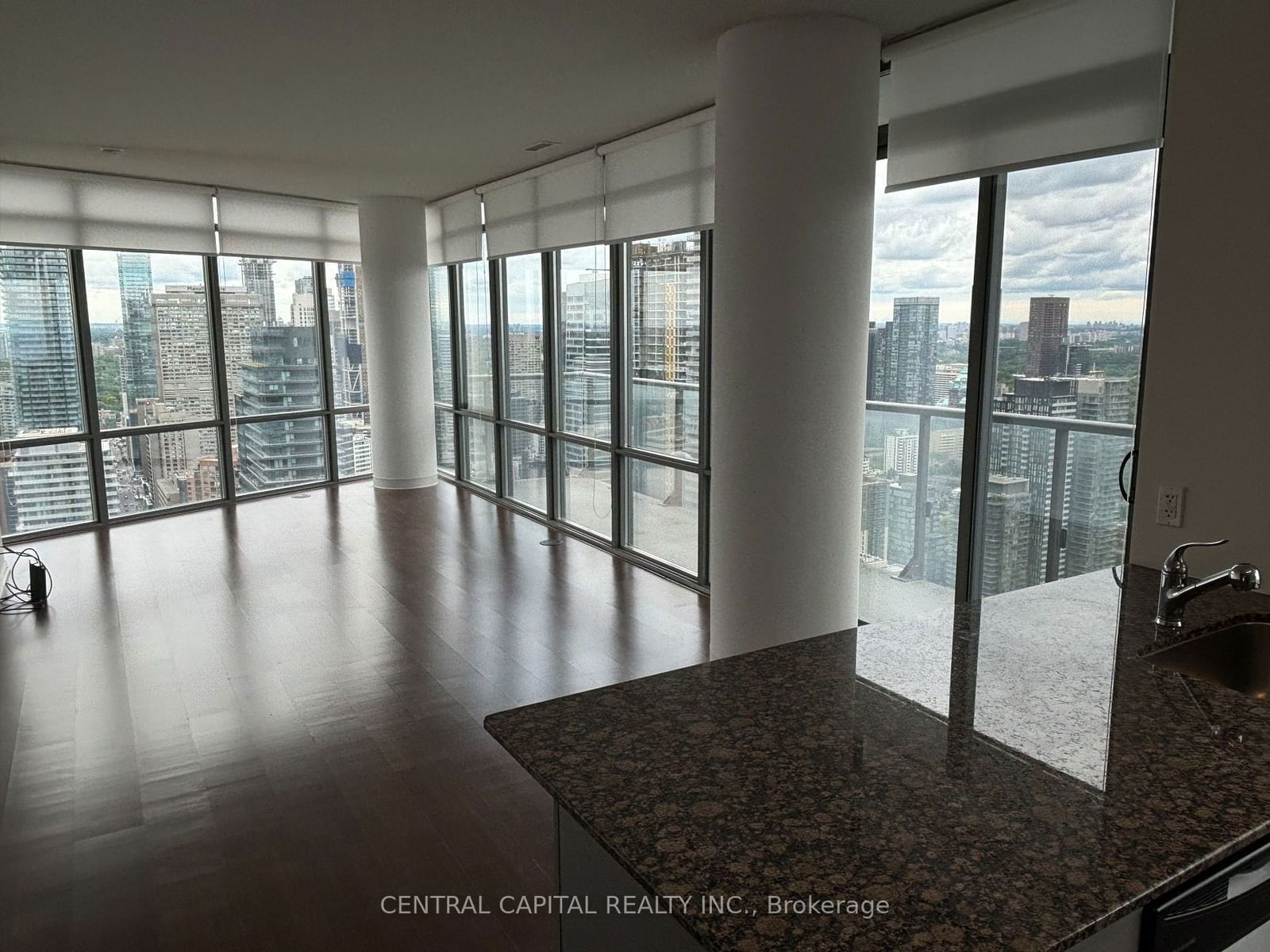 832 Bay St, unit 4805 for sale