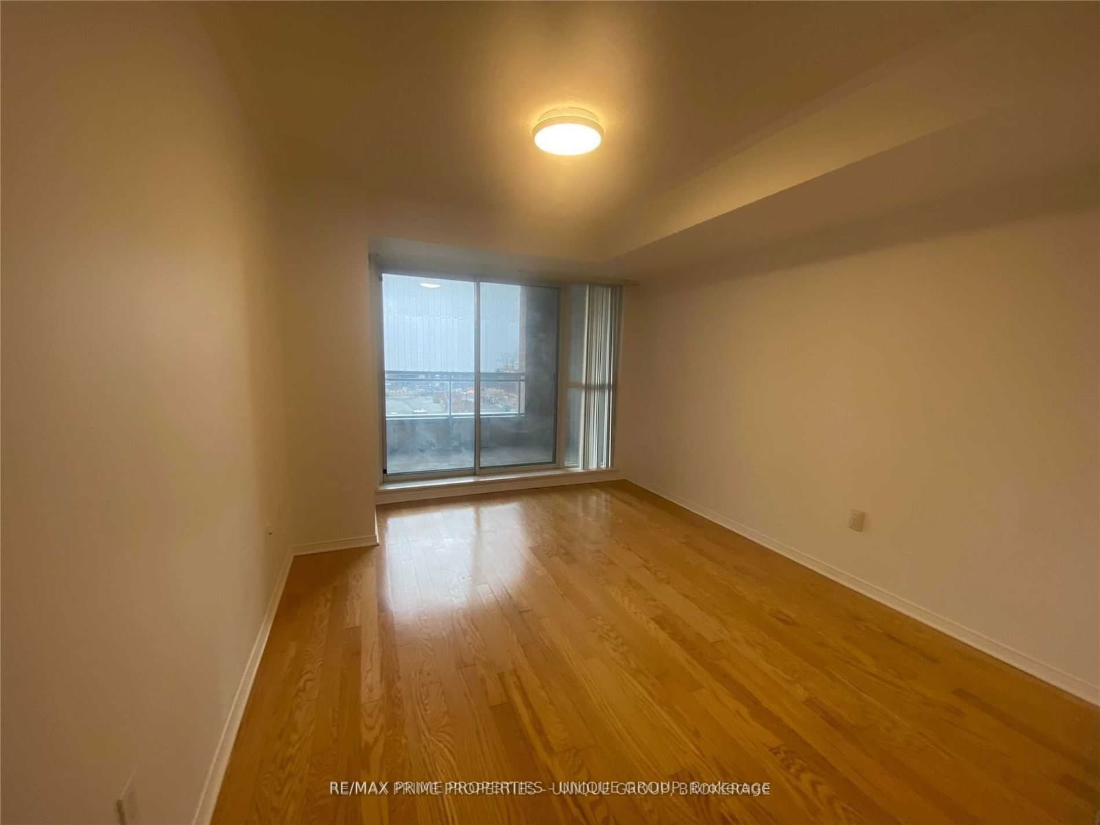 887 Bay St, unit 507 for rent