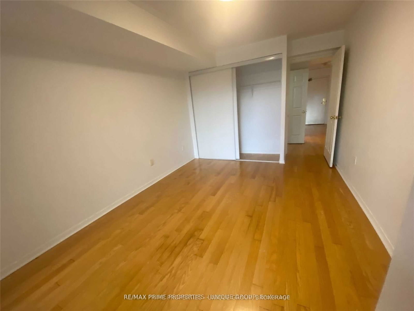 887 Bay St, unit 507 for rent