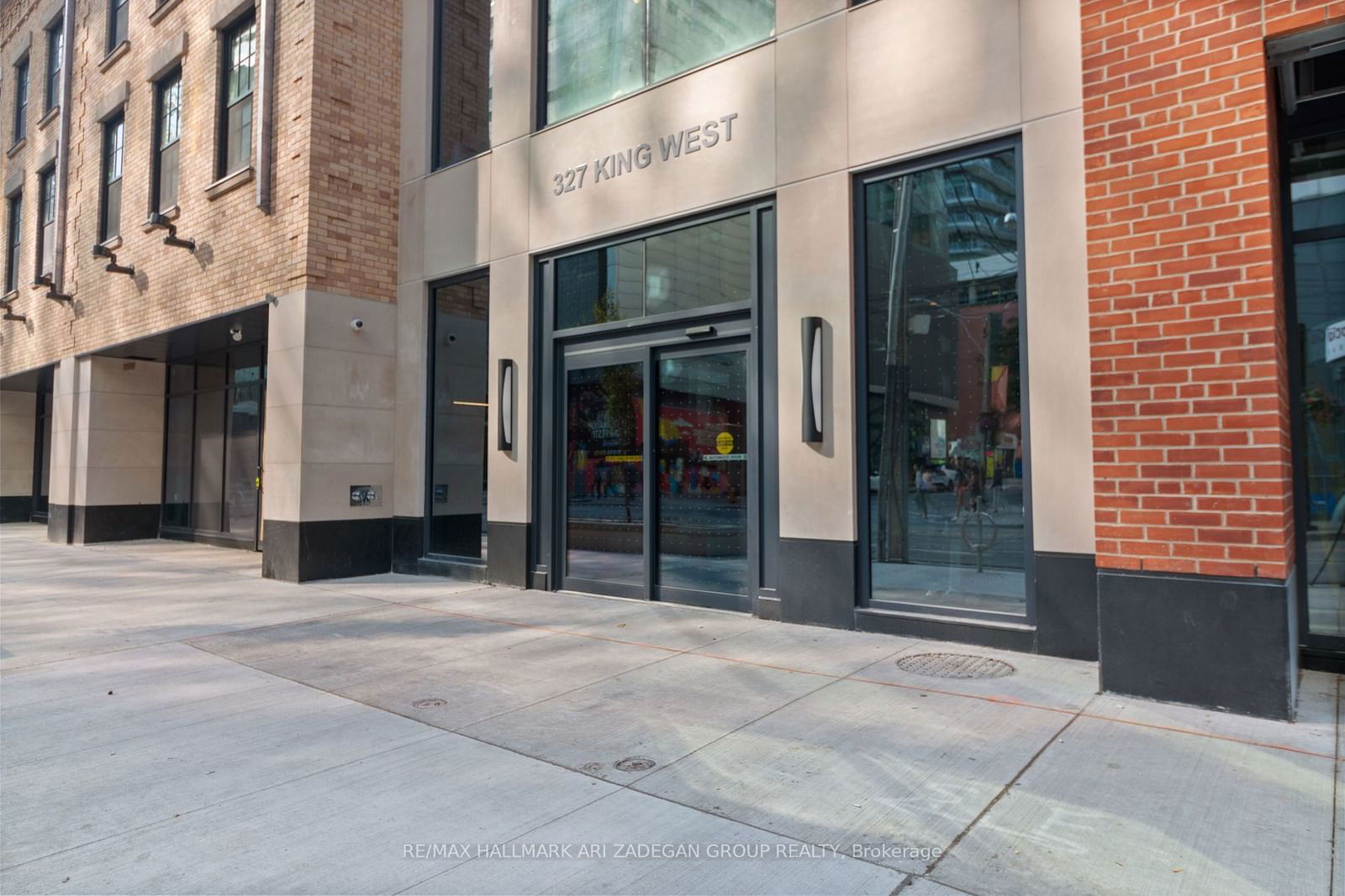 327 King St W, unit 4002 for rent