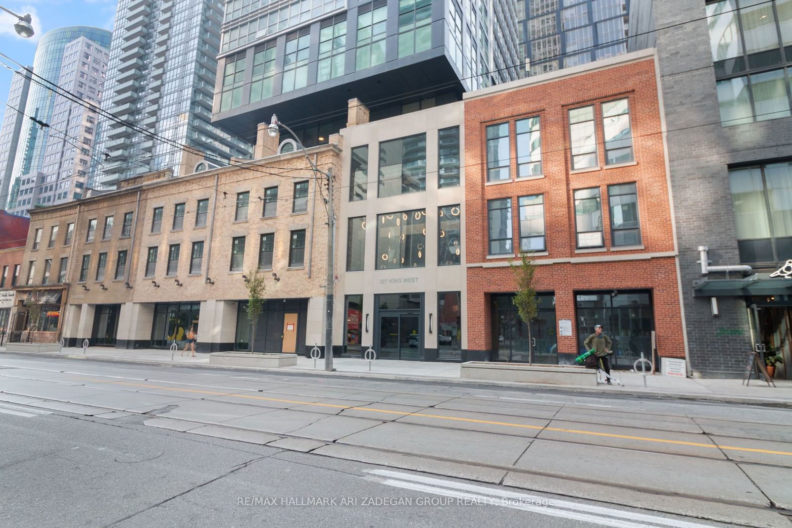 327 King St W, unit 4002 for rent