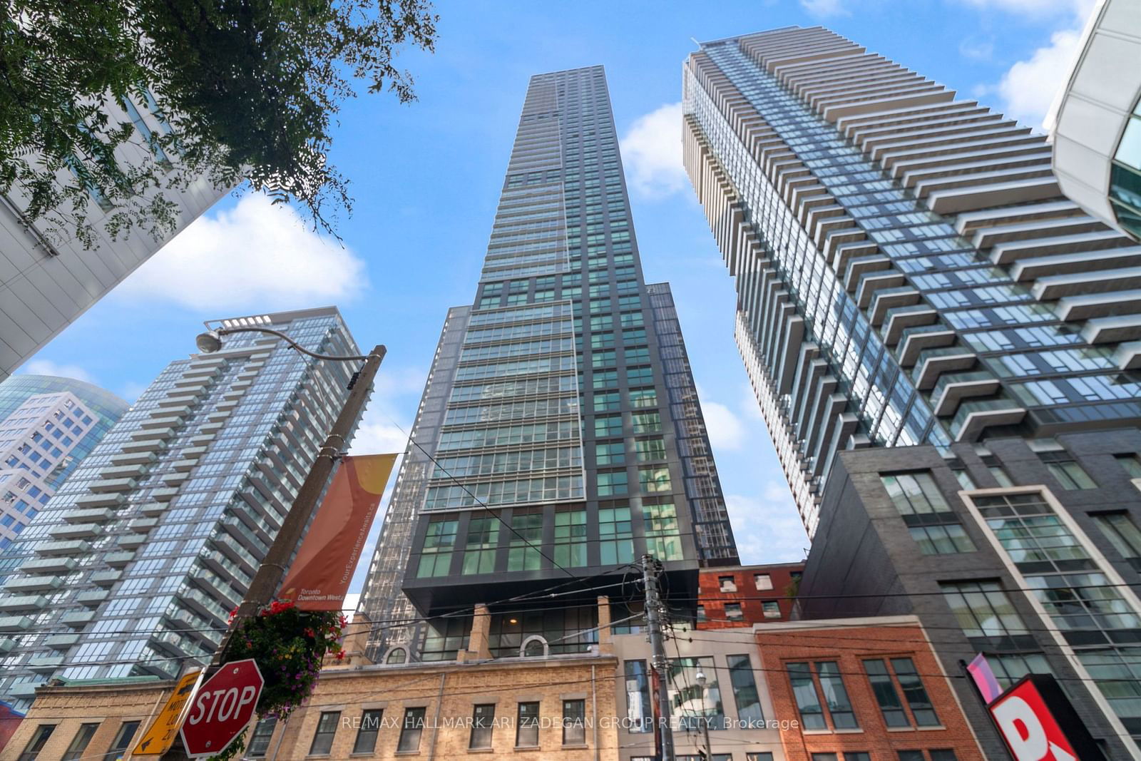 327 King St W, unit 4002 for rent