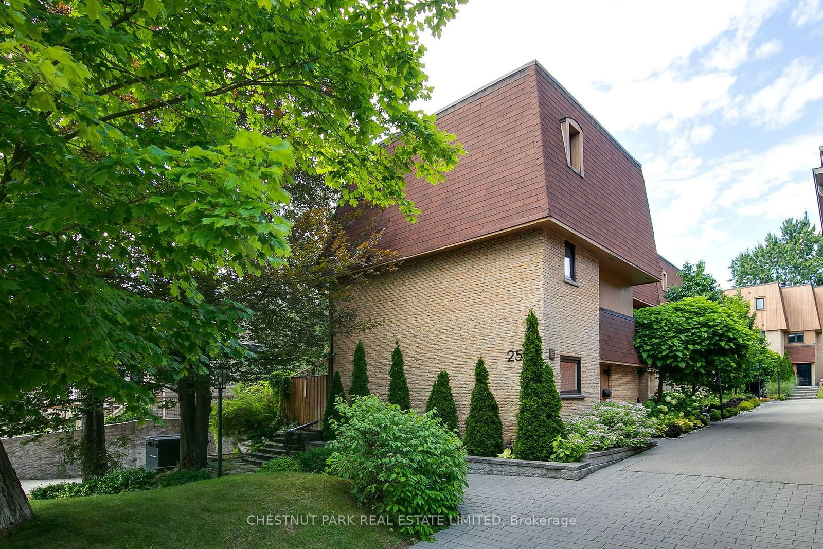 250 Erskine Avenue Townhouses, Midtown, Toronto