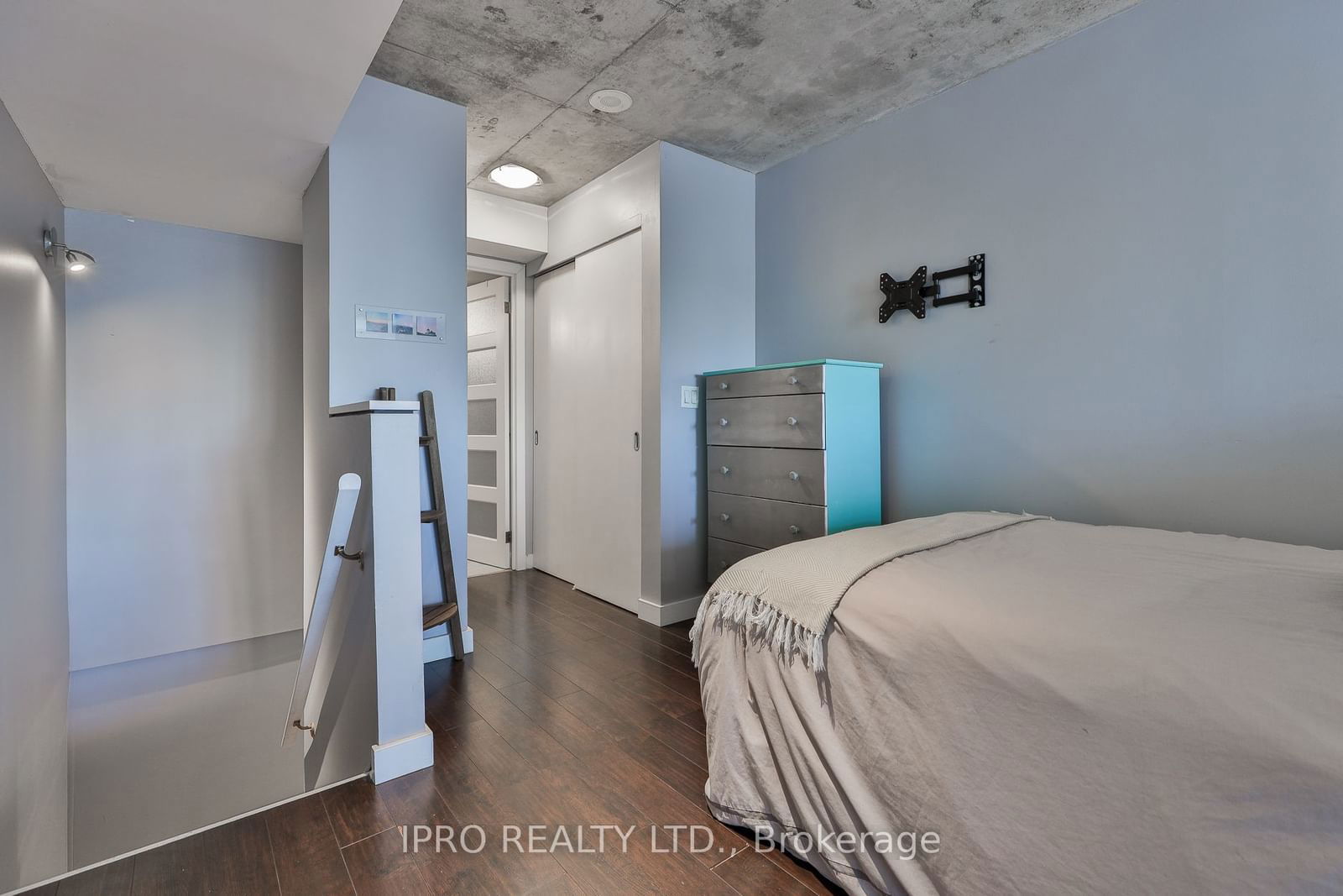 255 Richmond St E, unit 415 for sale