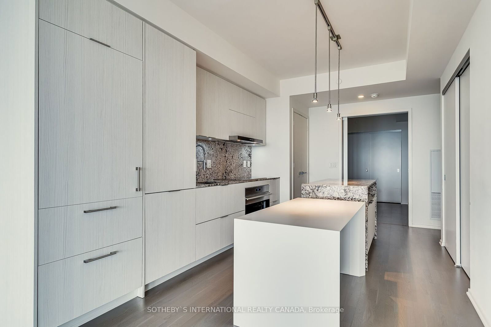 1 Bloor St E, unit 5807 for rent