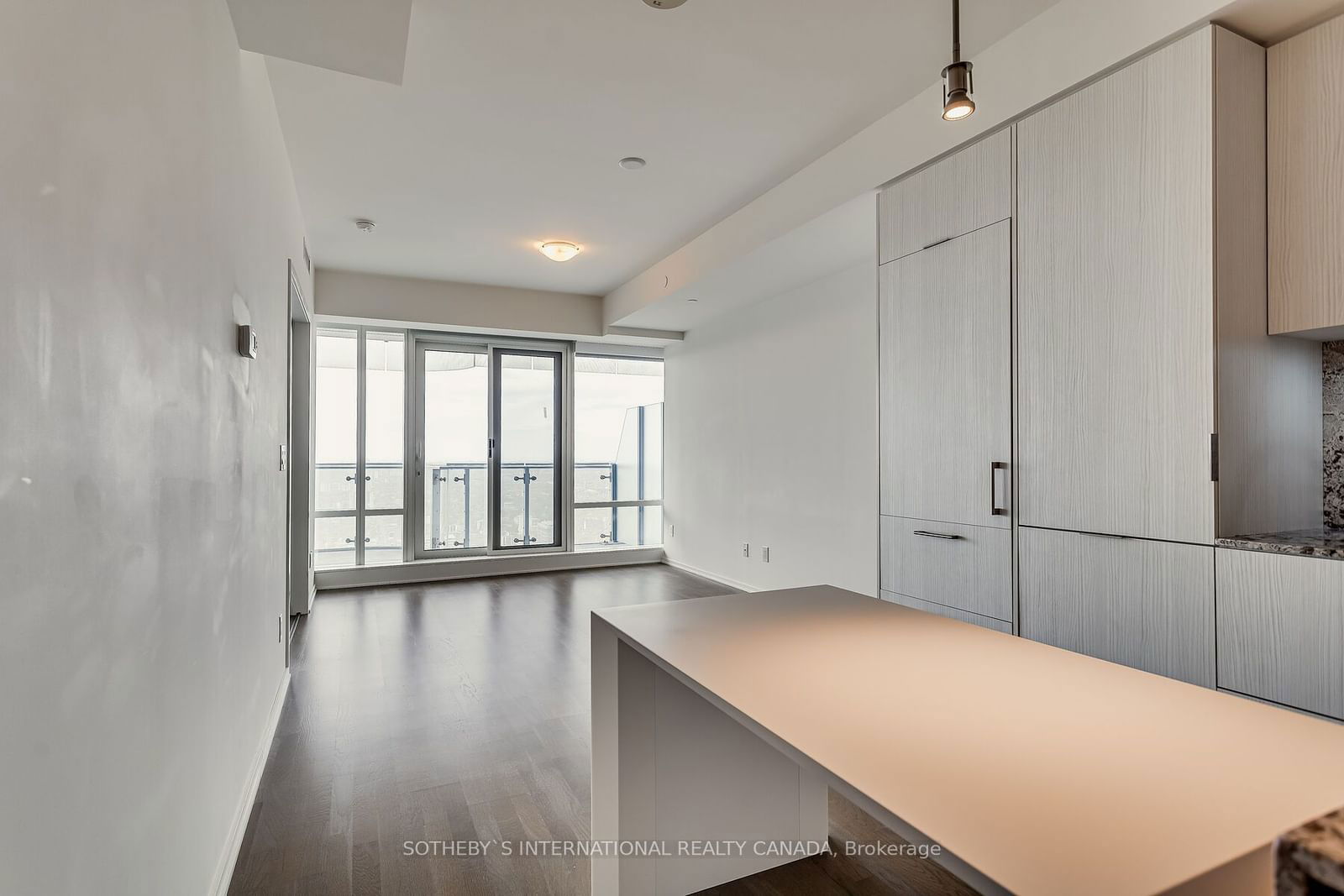 1 Bloor St E, unit 5807 for rent