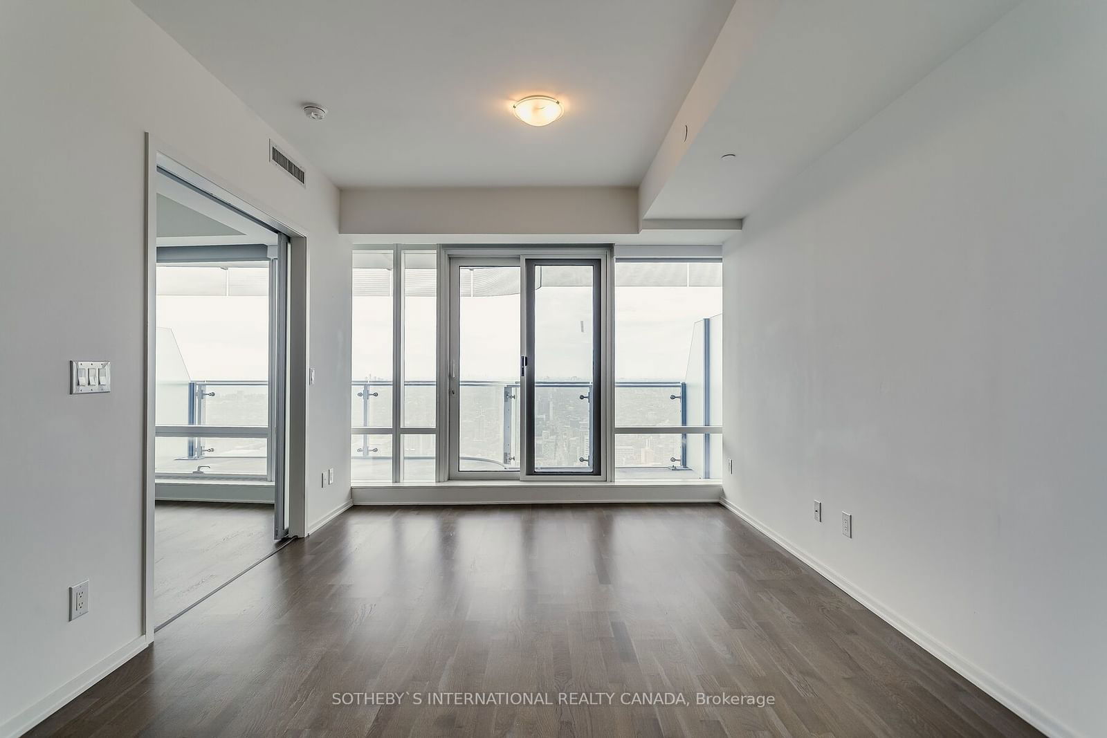 1 Bloor St E, unit 5807 for rent