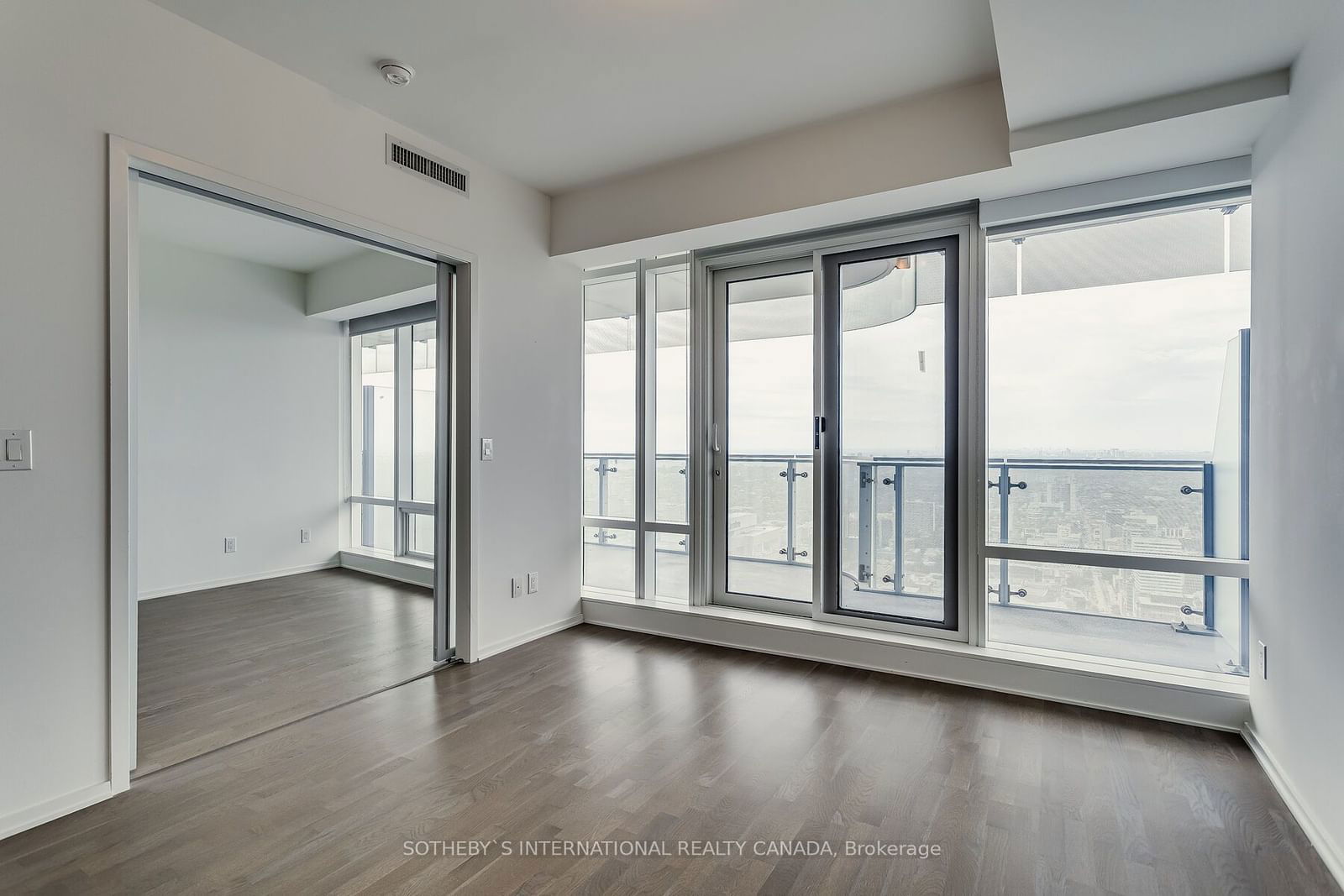 1 Bloor St E, unit 5807 for rent