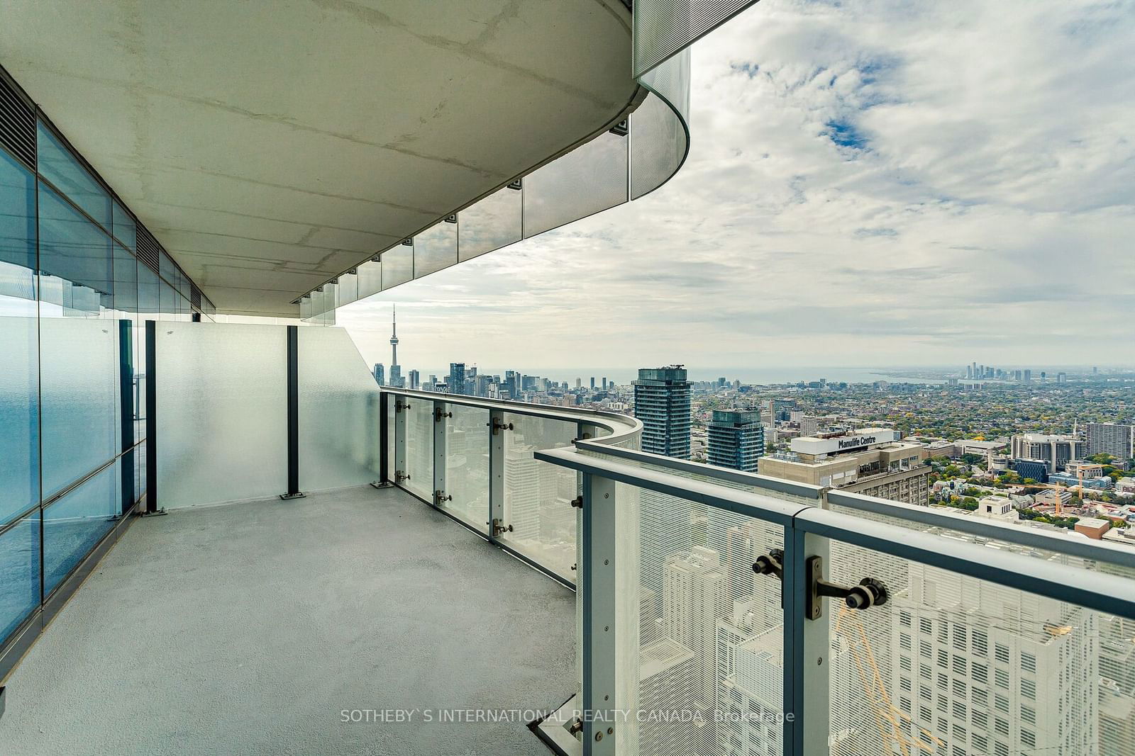 1 Bloor St E, unit 5807 for rent