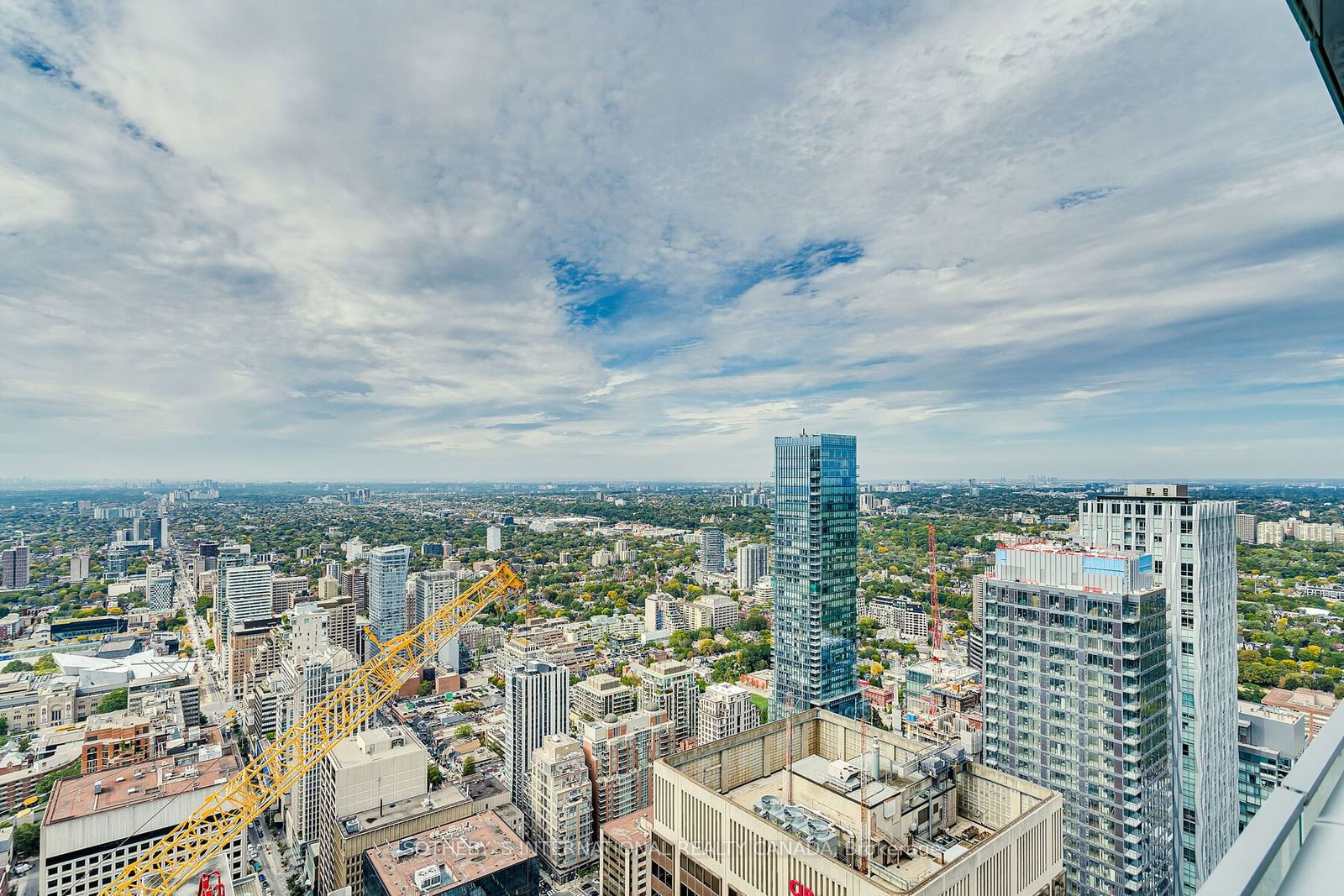 1 Bloor St E, unit 5807 for rent