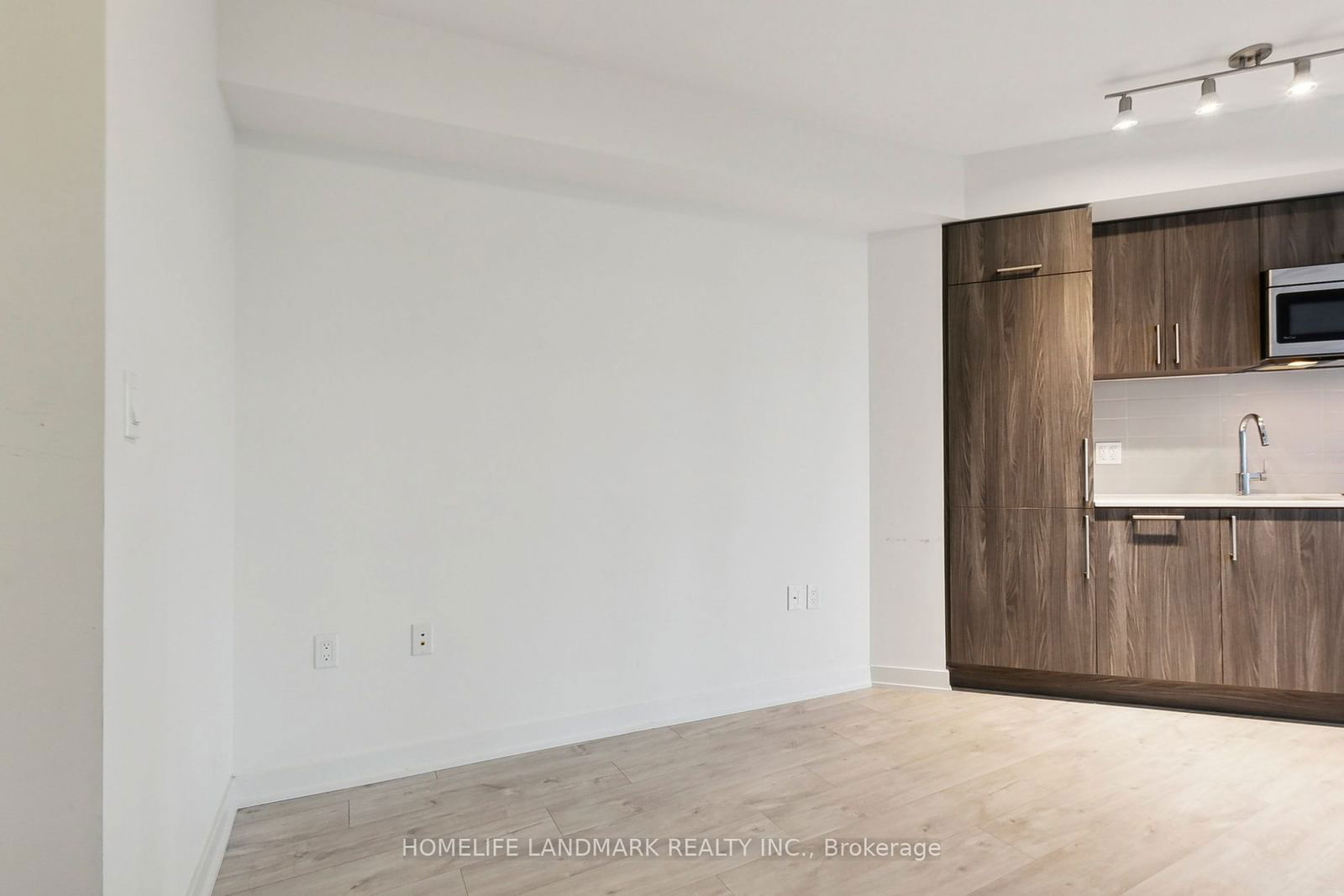 27 bathurst St, unit 301w for rent