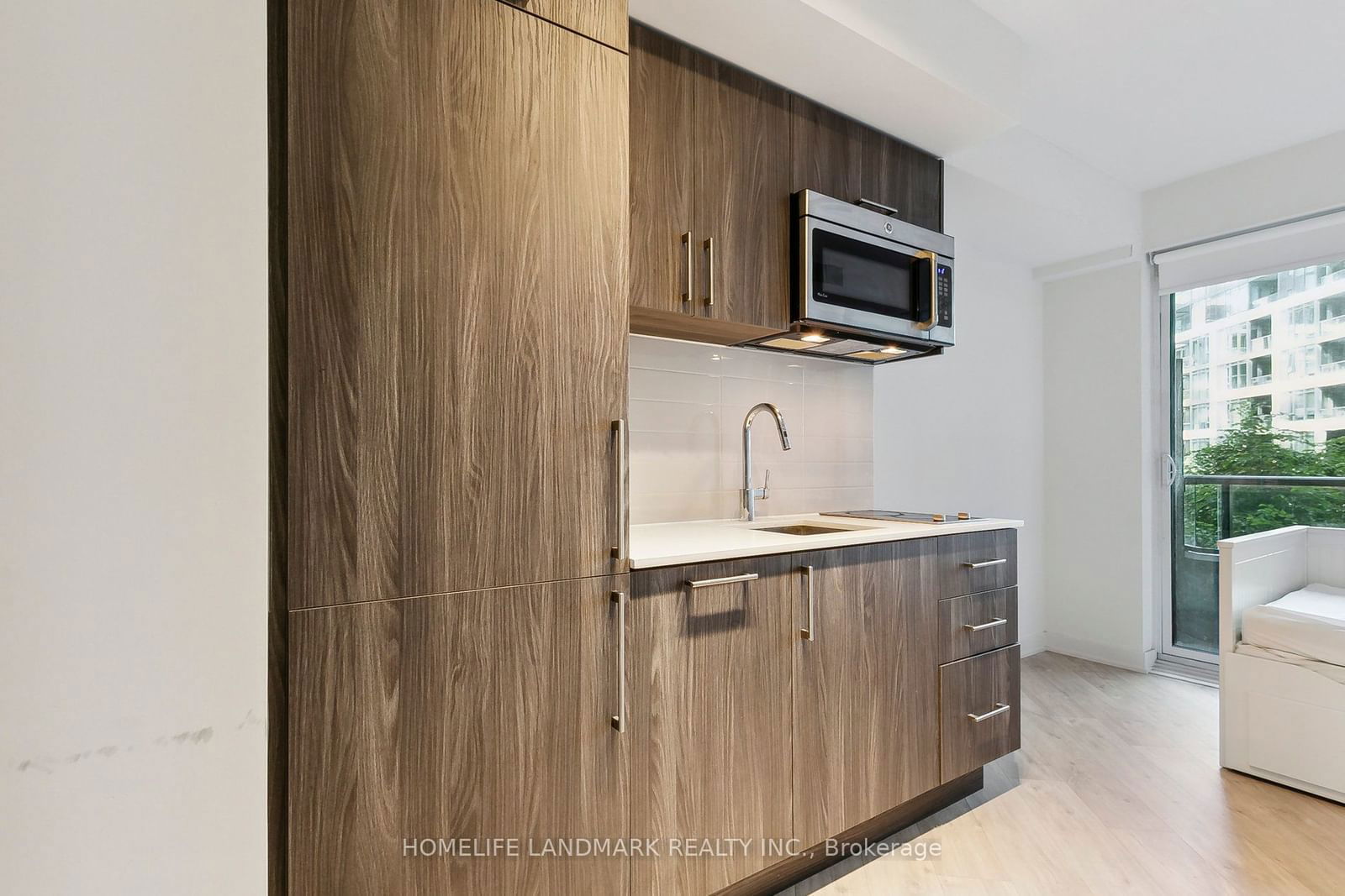 27 bathurst St, unit 301w for rent