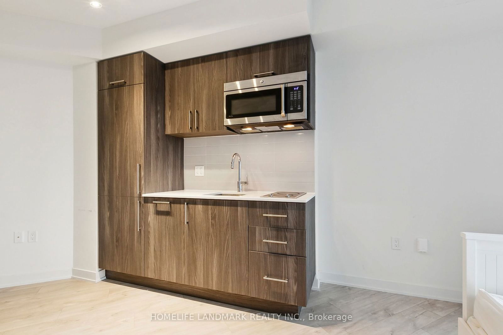 27 bathurst St, unit 301w for rent