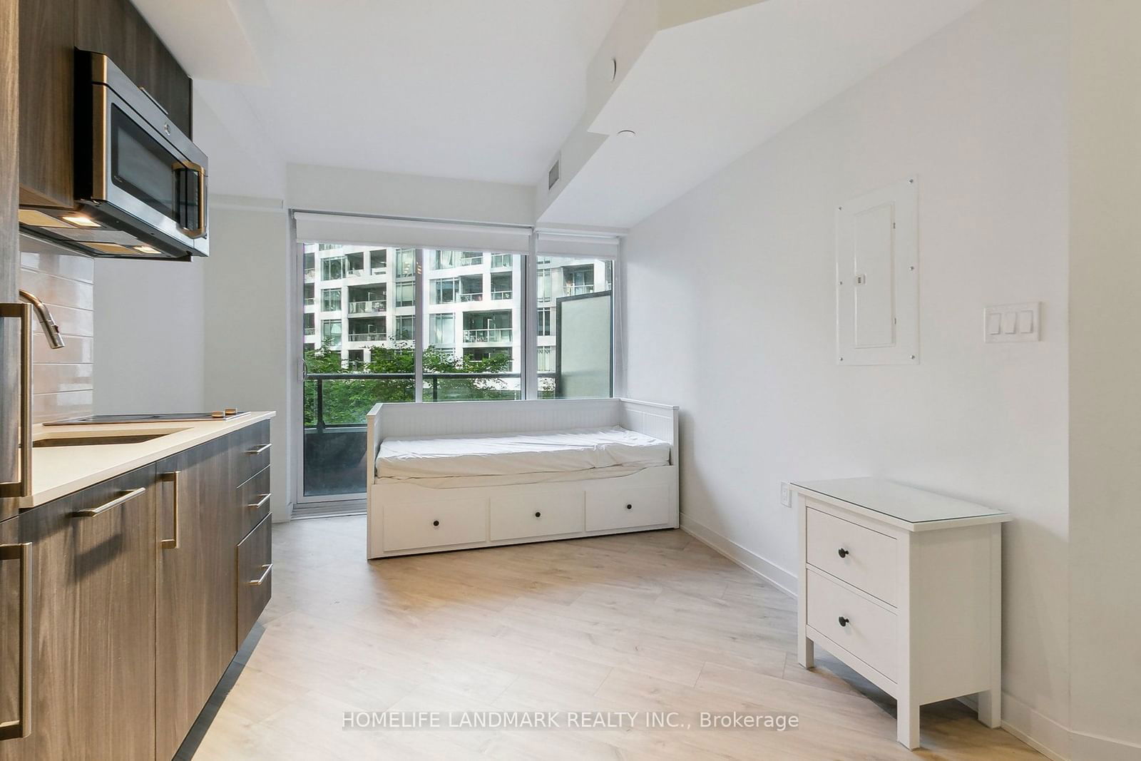 27 bathurst St, unit 301w for rent