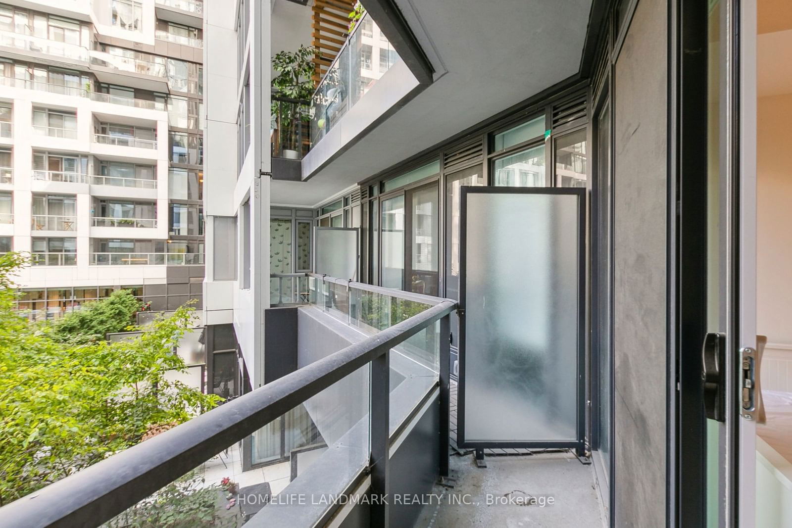 27 bathurst St, unit 301w for rent