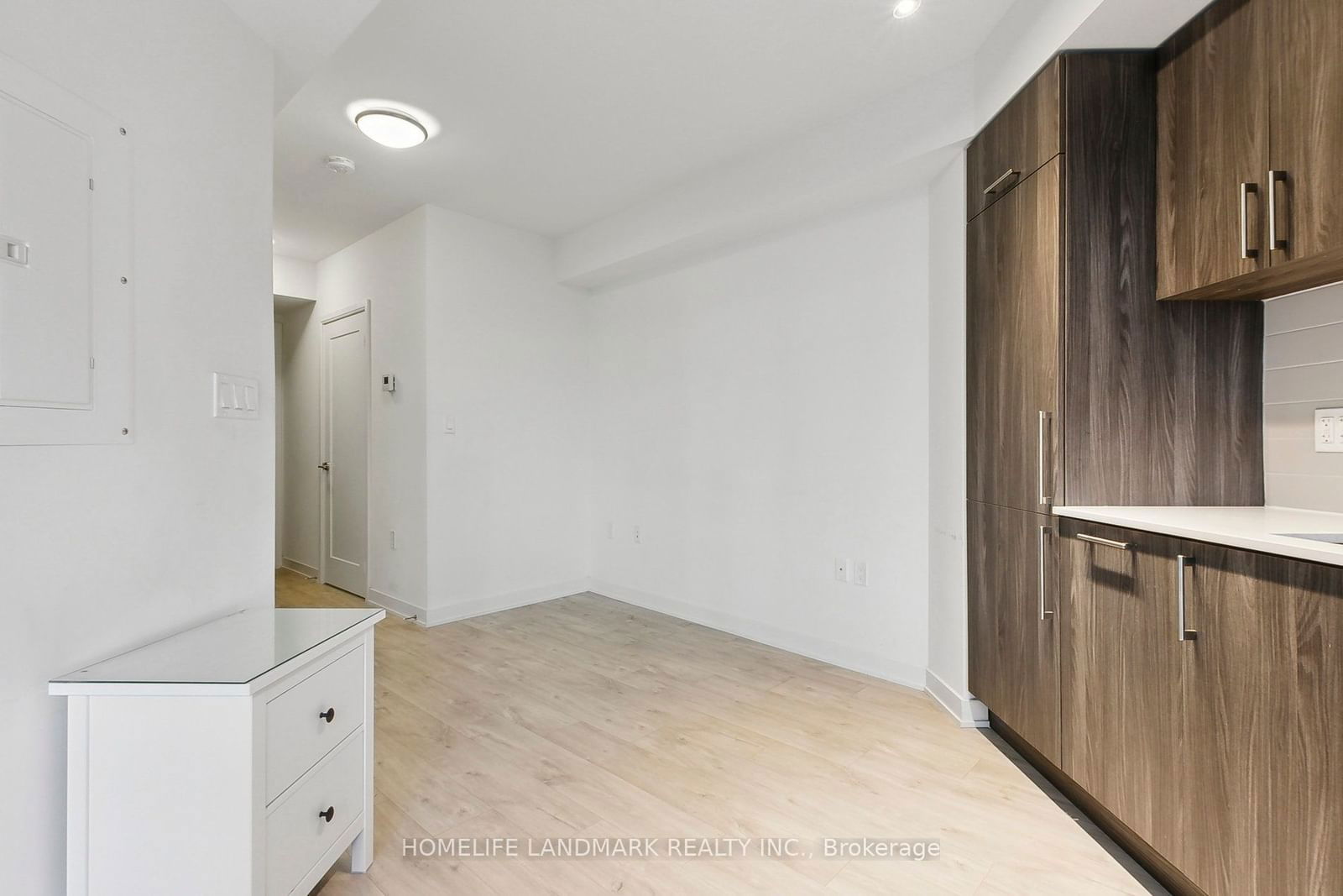 27 bathurst St, unit 301w for rent