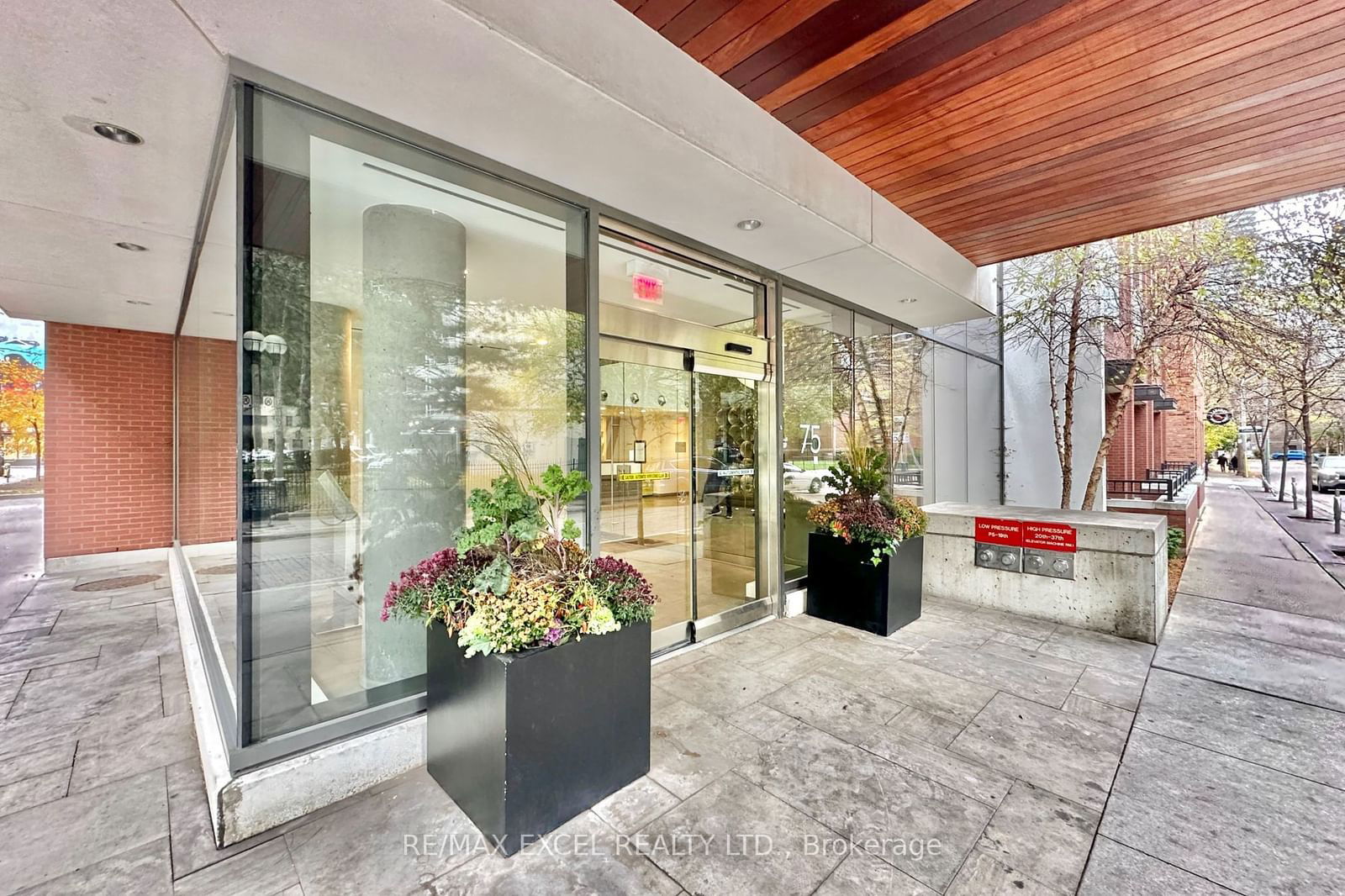 75 St Nicholas St, unit 2403 for sale